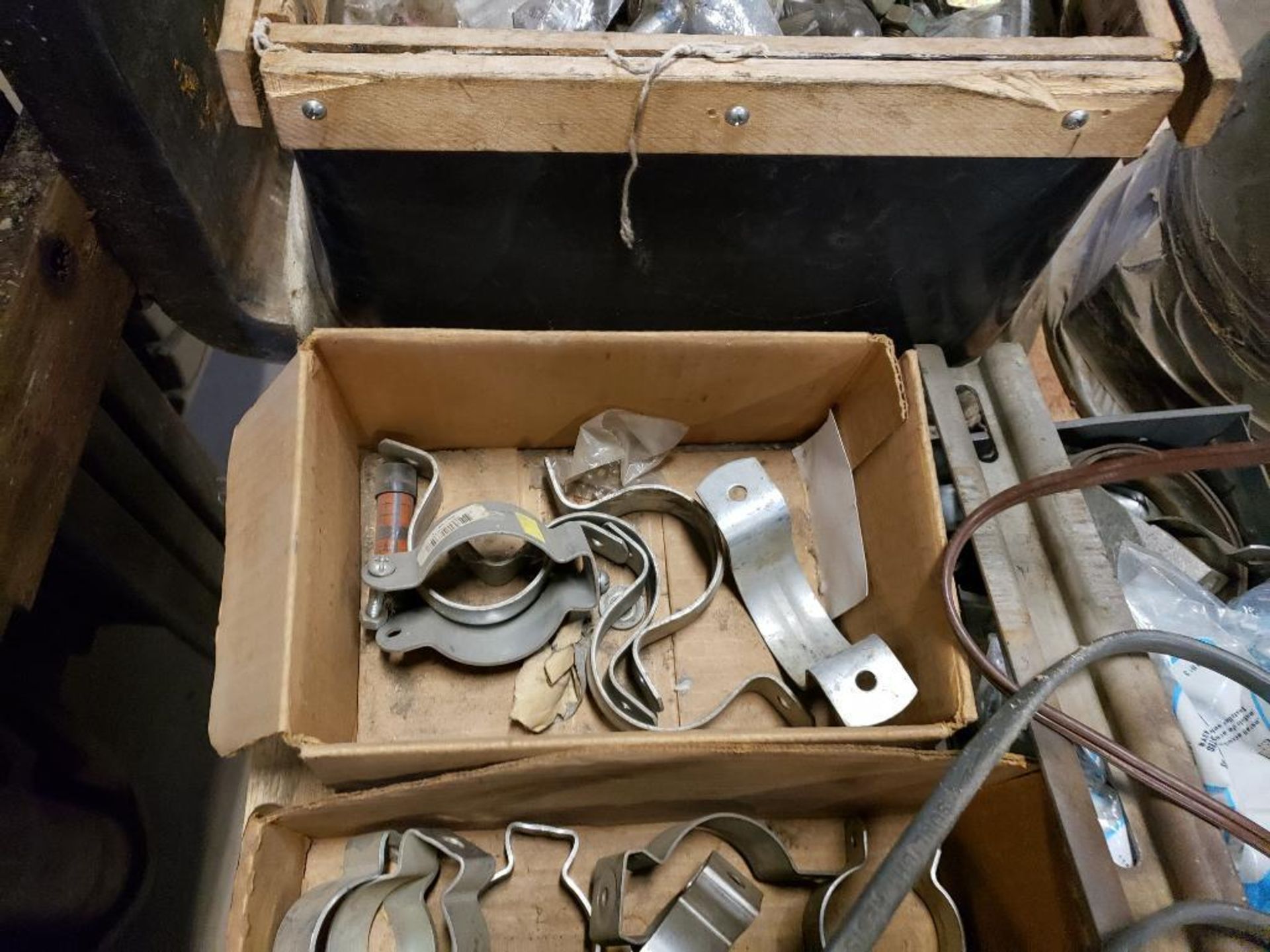 Pallet of assorted electrical and hardware. - Image 15 of 18