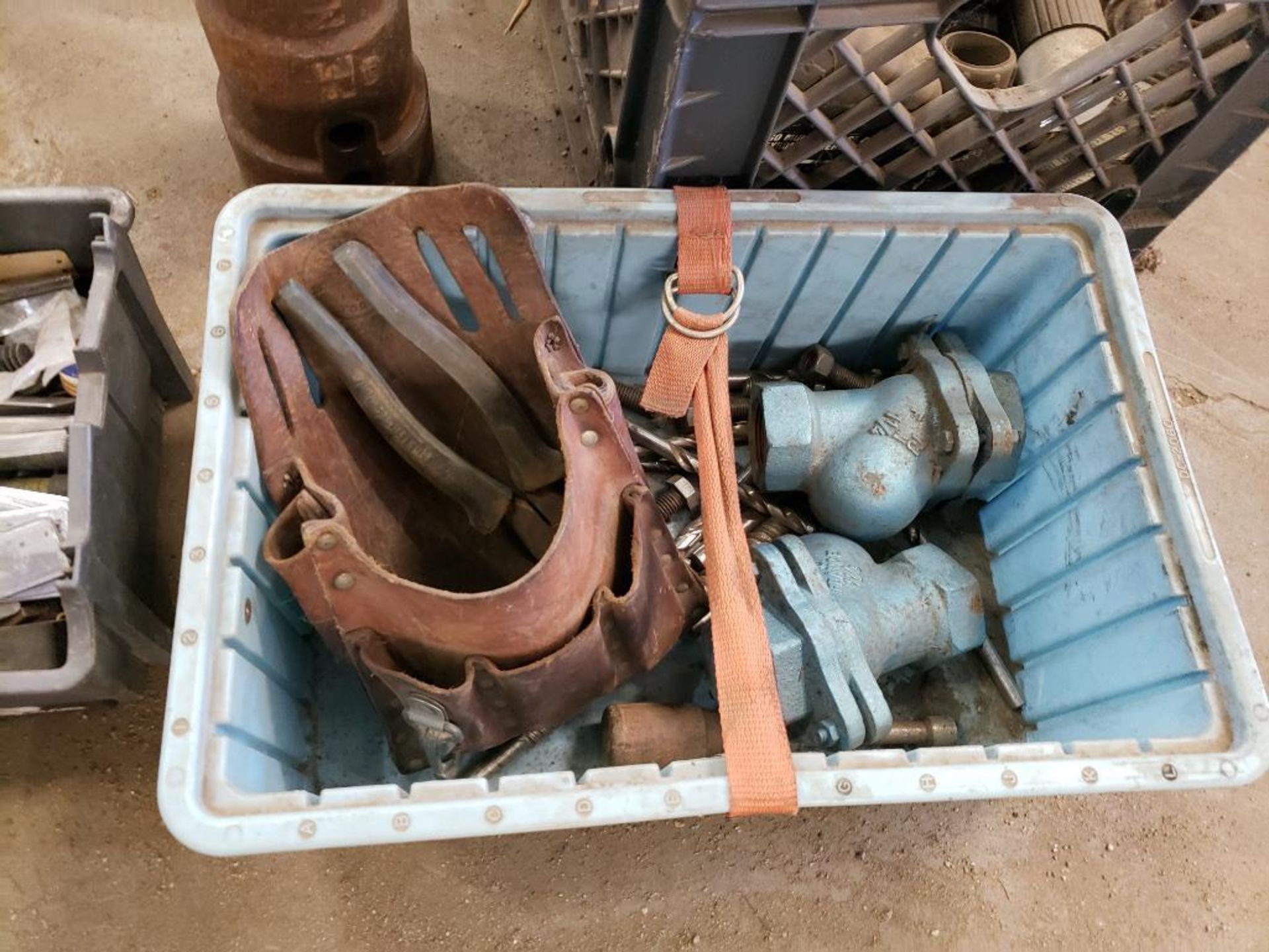 Ladder and assorted tools. - Image 4 of 18