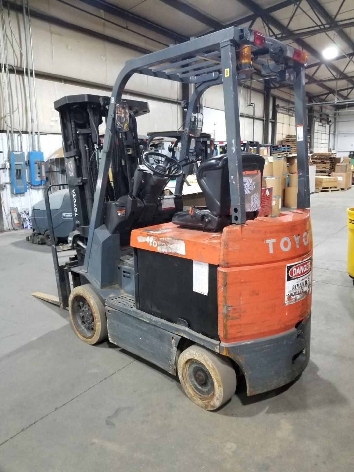 4000lb Toyota forklift. Electric, model 7FBCU25. 240in lift w/ side shift. Serial number 64096 - Image 3 of 20