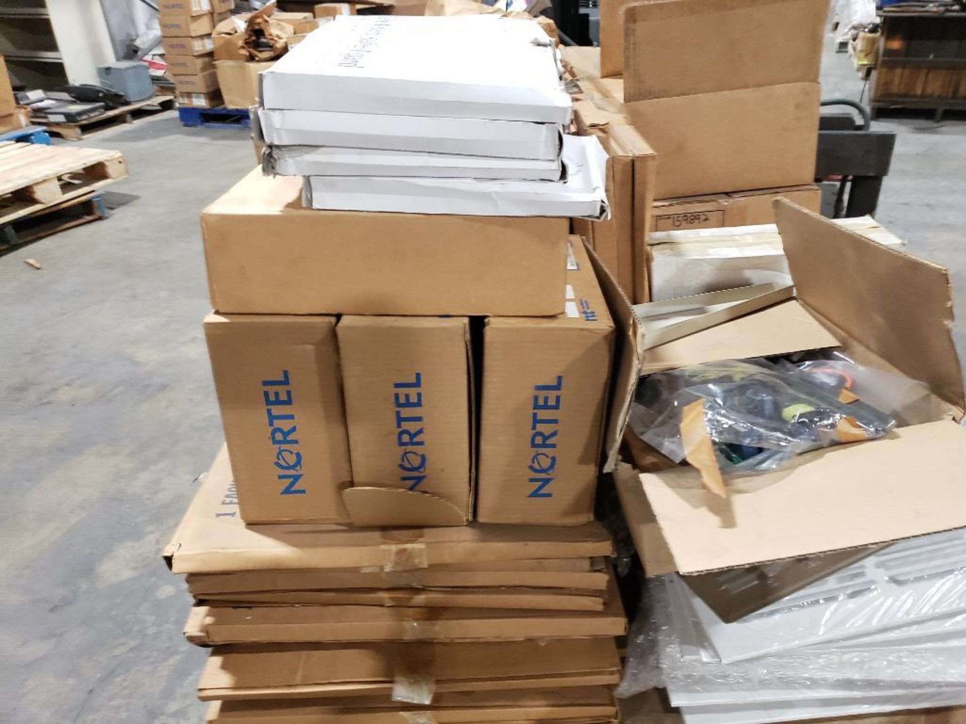 Pallet of assorted vents and hardware. - Image 17 of 18