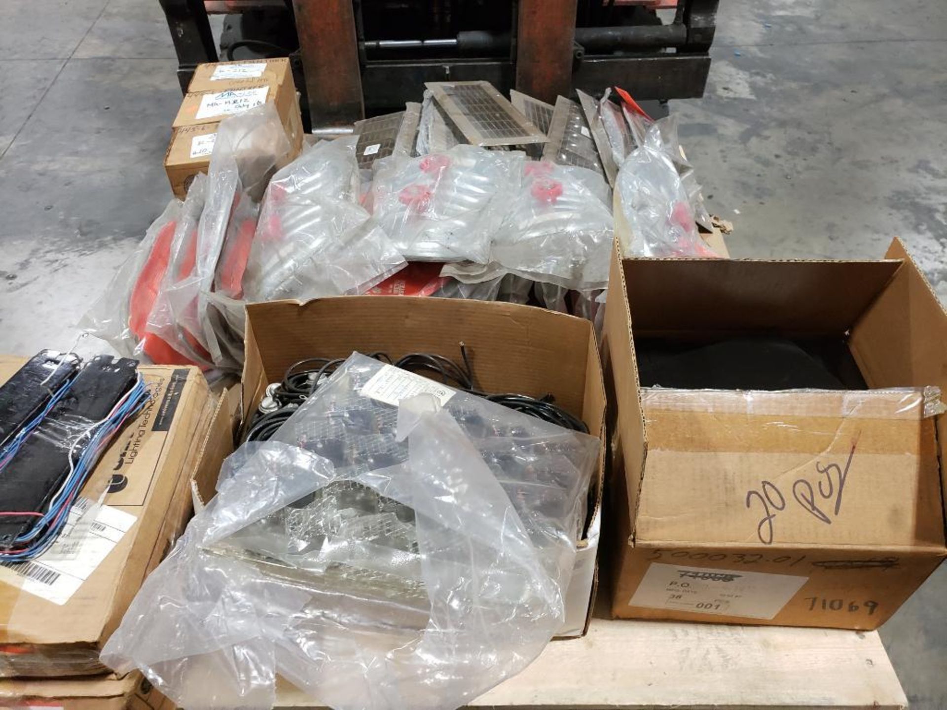 Pallet of assorted hardware and parts. - Image 15 of 16