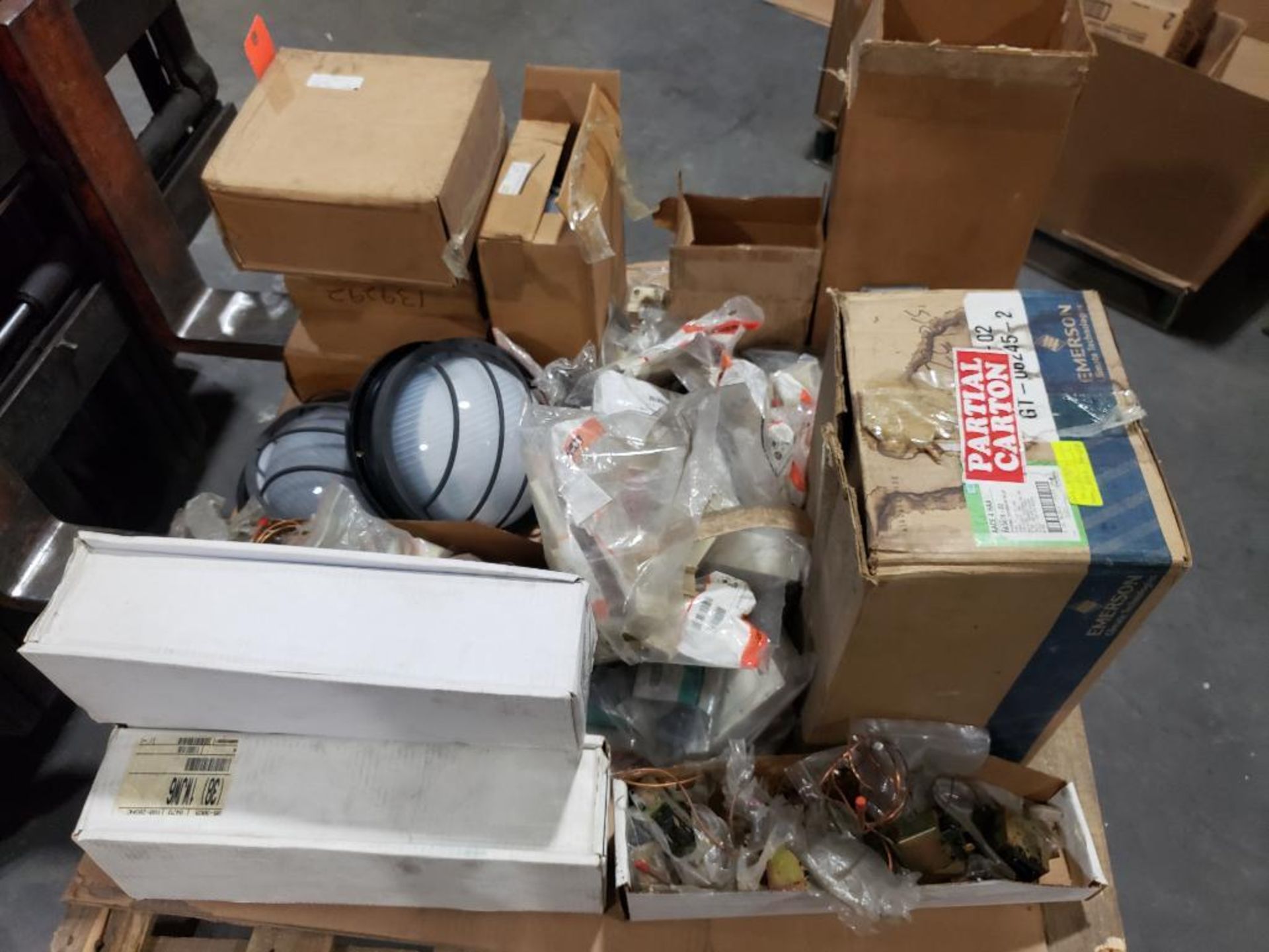Pallet of assorted parts and hardware. - Image 15 of 15