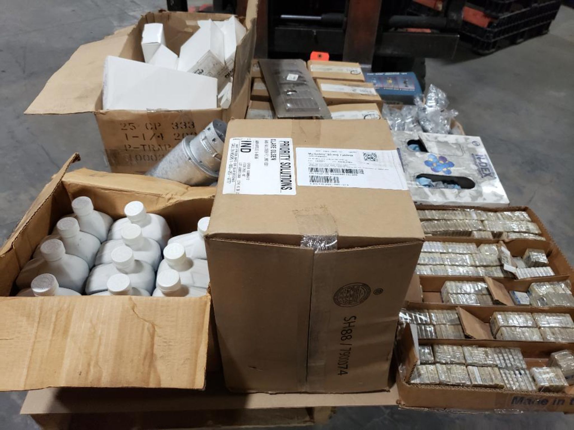 Pallet of assorted hardware and parts. - Image 17 of 17