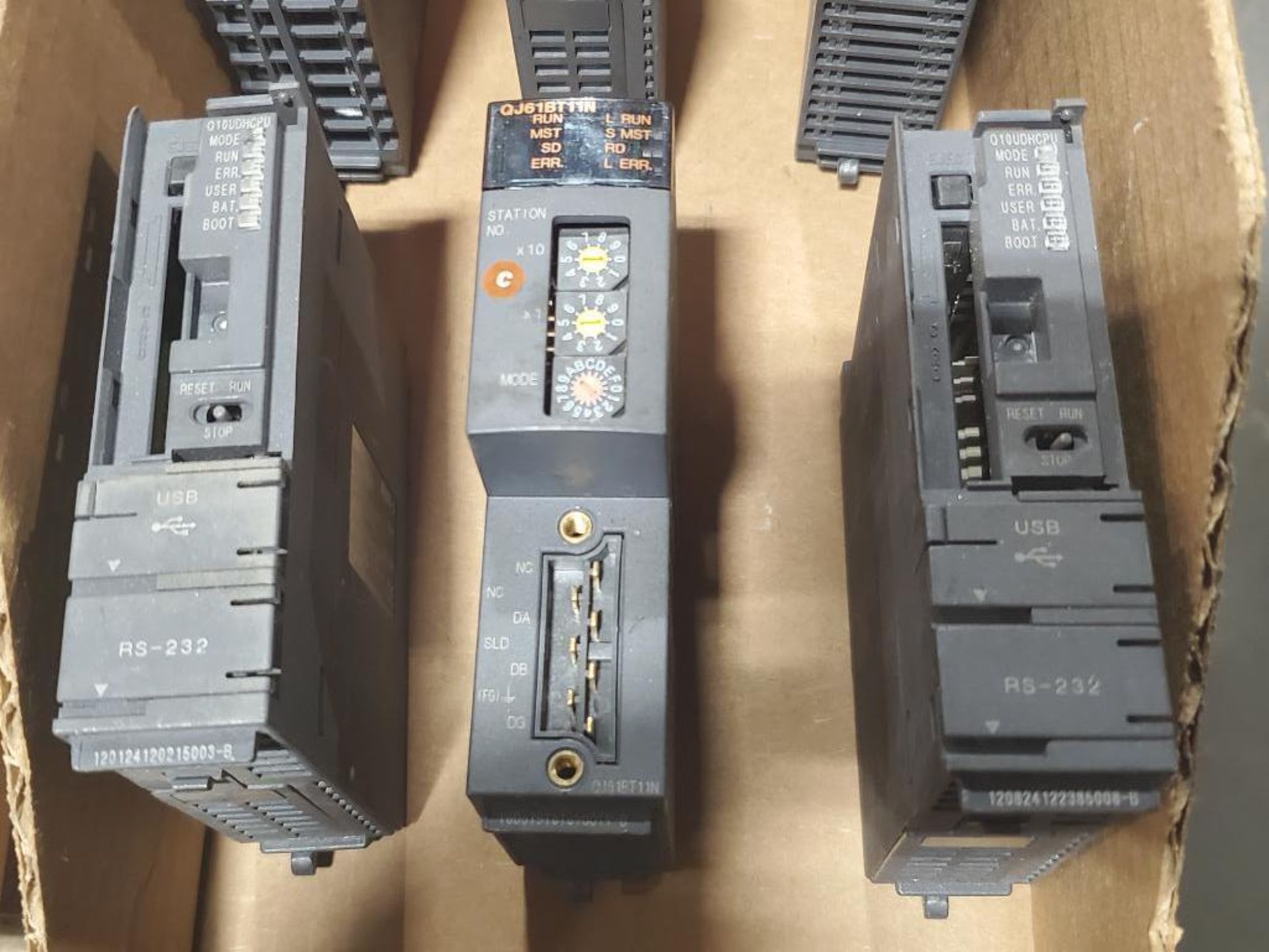 Assorted Mitsubishi control modules. - Bild 9 aus 14