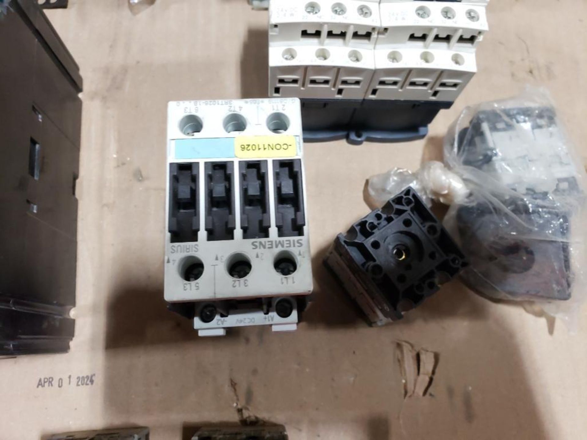 Assorted electrical contactor, breaker, transformer. Square-D, Allen Bradley, Mitsubishi. - Image 5 of 7