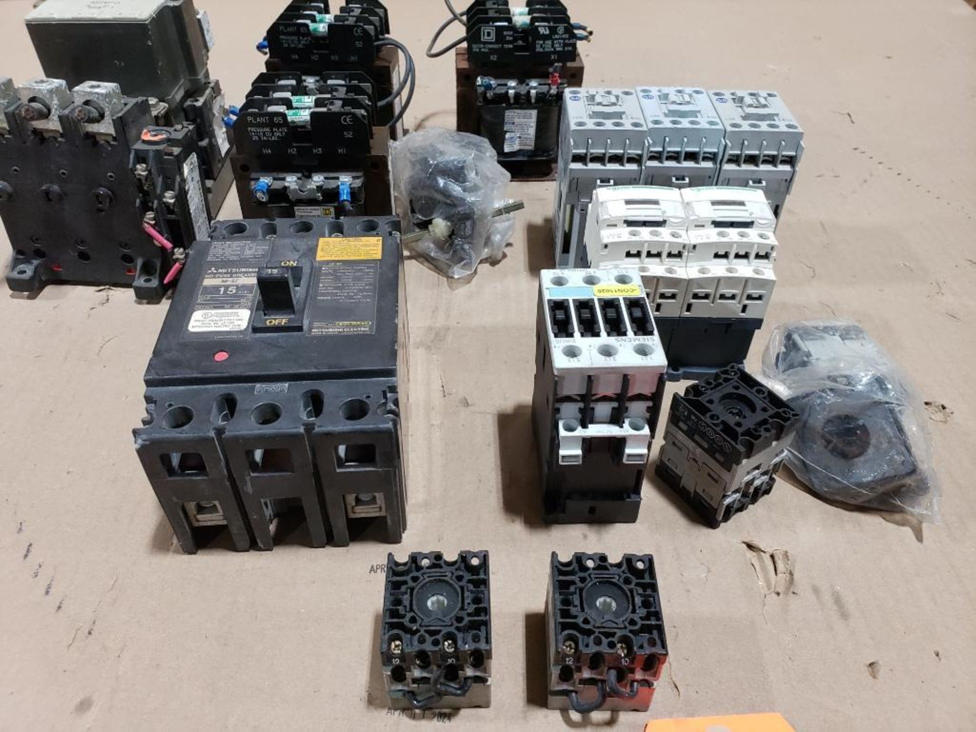 Assorted electrical contactor, breaker, transformer. Square-D, Allen Bradley, Mitsubishi. - Image 7 of 7