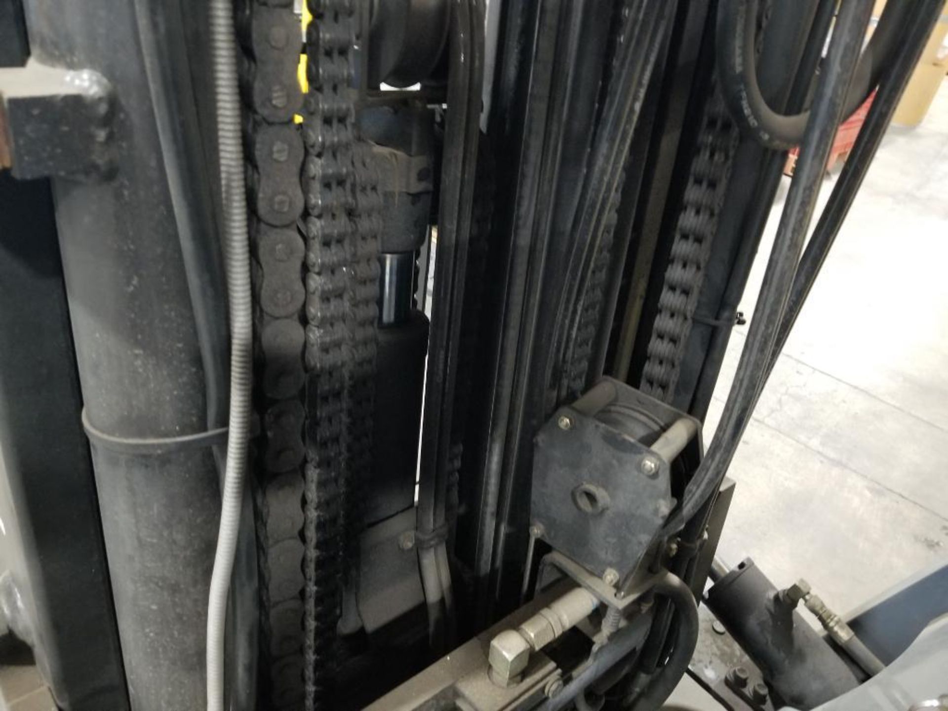 4000lb Toyota forklift. Electric, model 7FBCU25. 240in lift w/ side shift. Serial number 64096 - Image 17 of 20