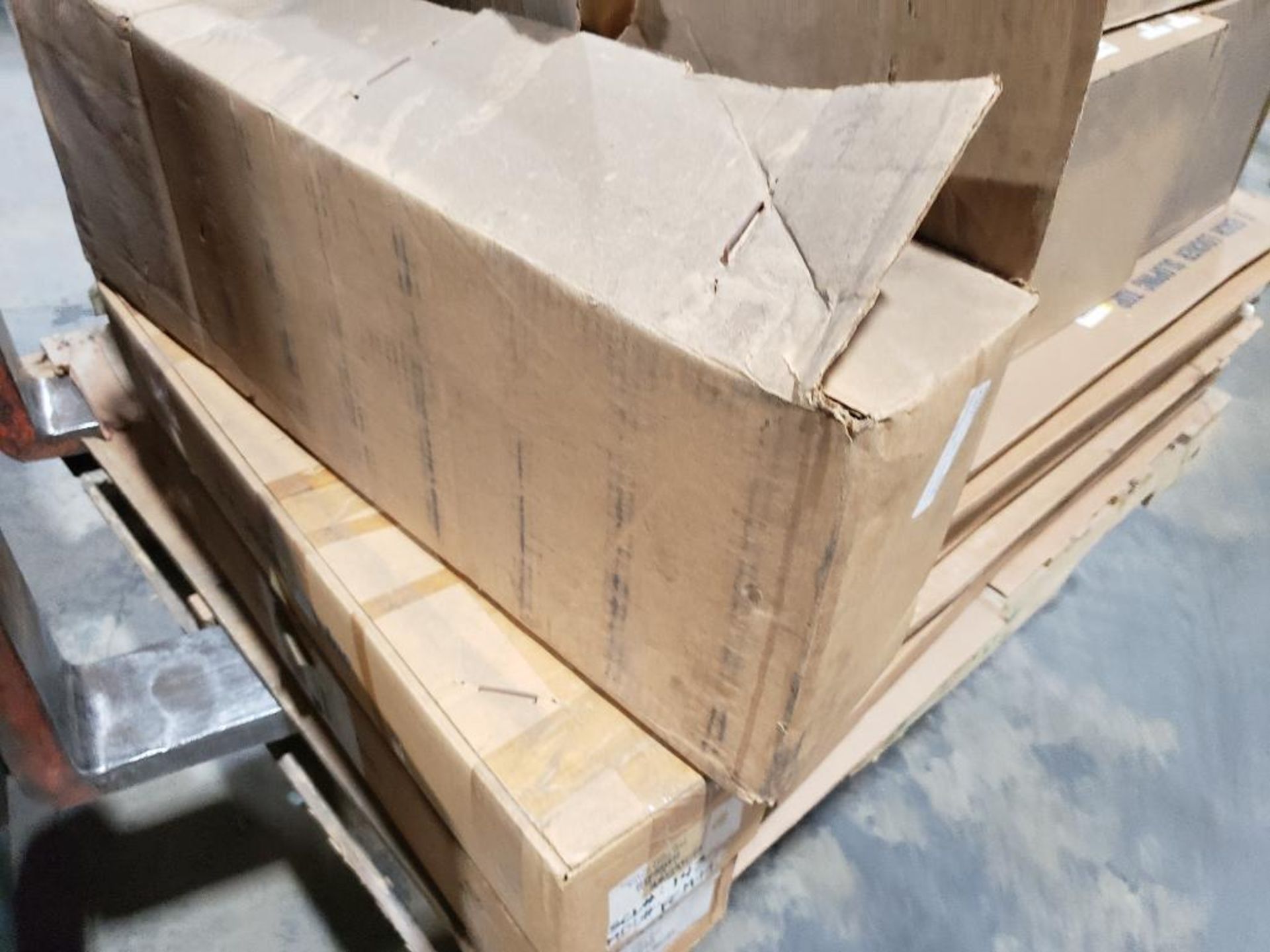 Pallet of assorted vents and hardware. - Image 15 of 18