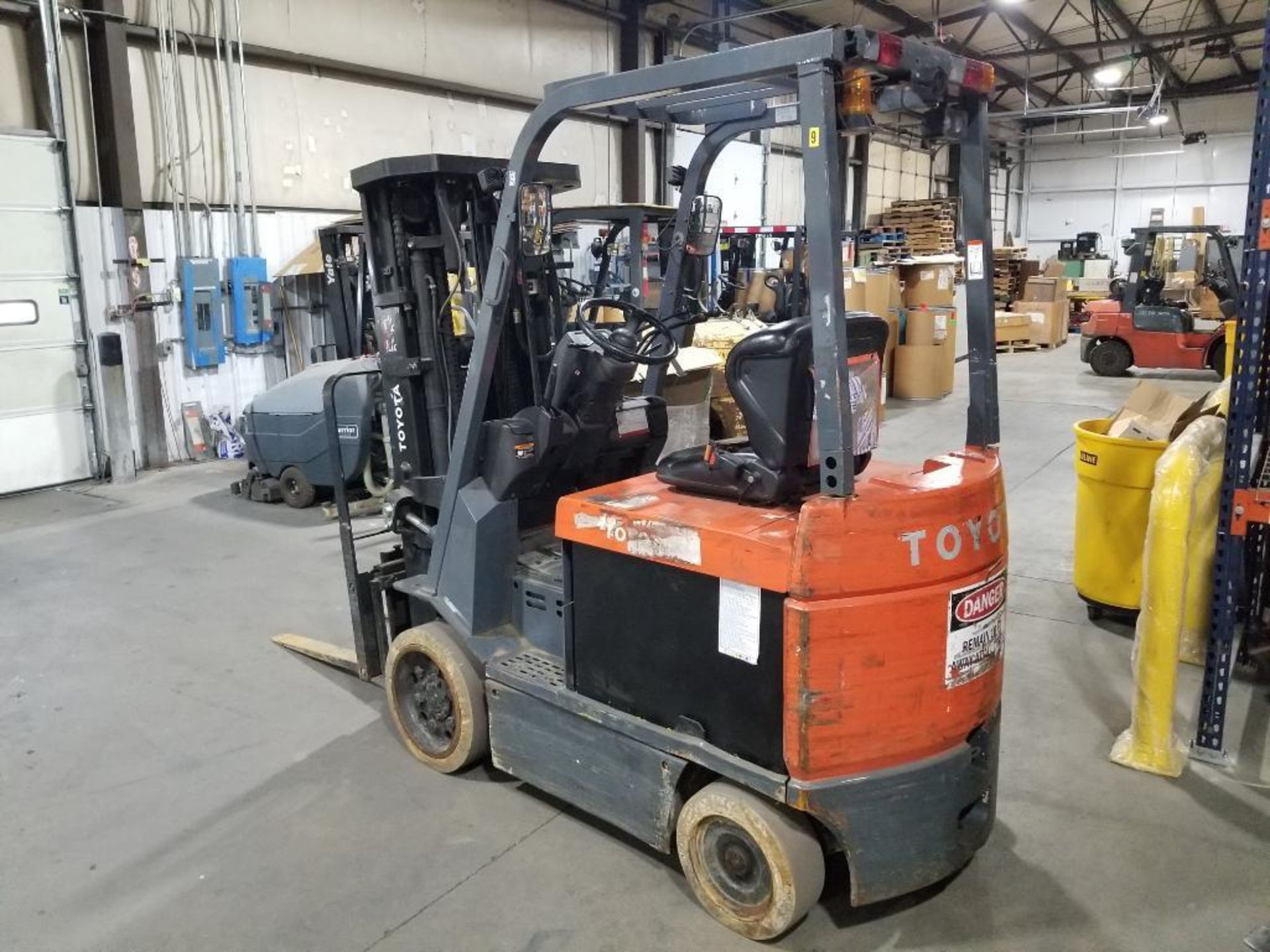 4000lb Toyota forklift. Electric, model 7FBCU25. 240in lift w/ side shift. Serial number 64096 - Image 2 of 20