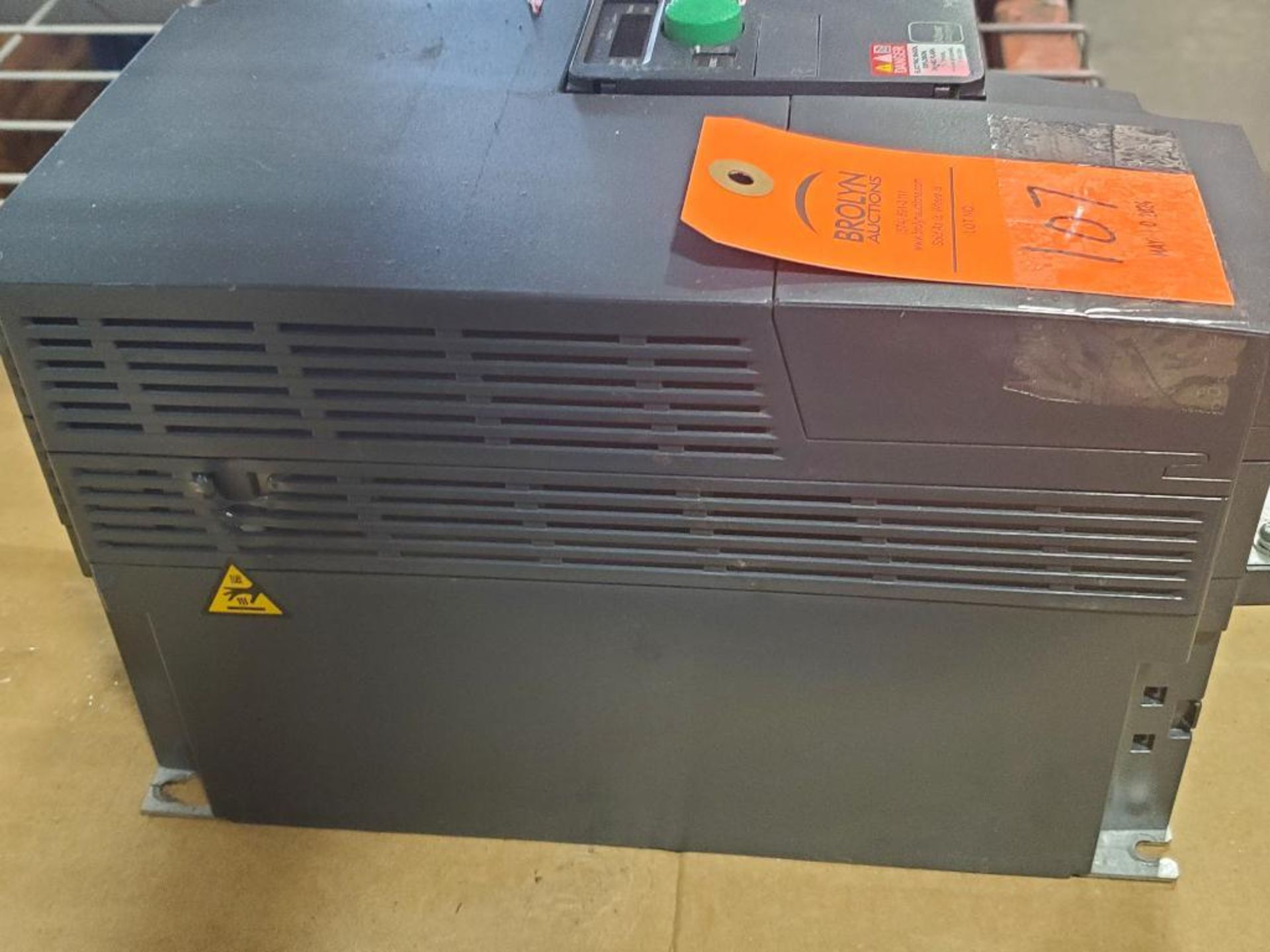 15HP Schneider Electric Altivar 320 drive. ATV320D11M3C. - Image 5 of 7