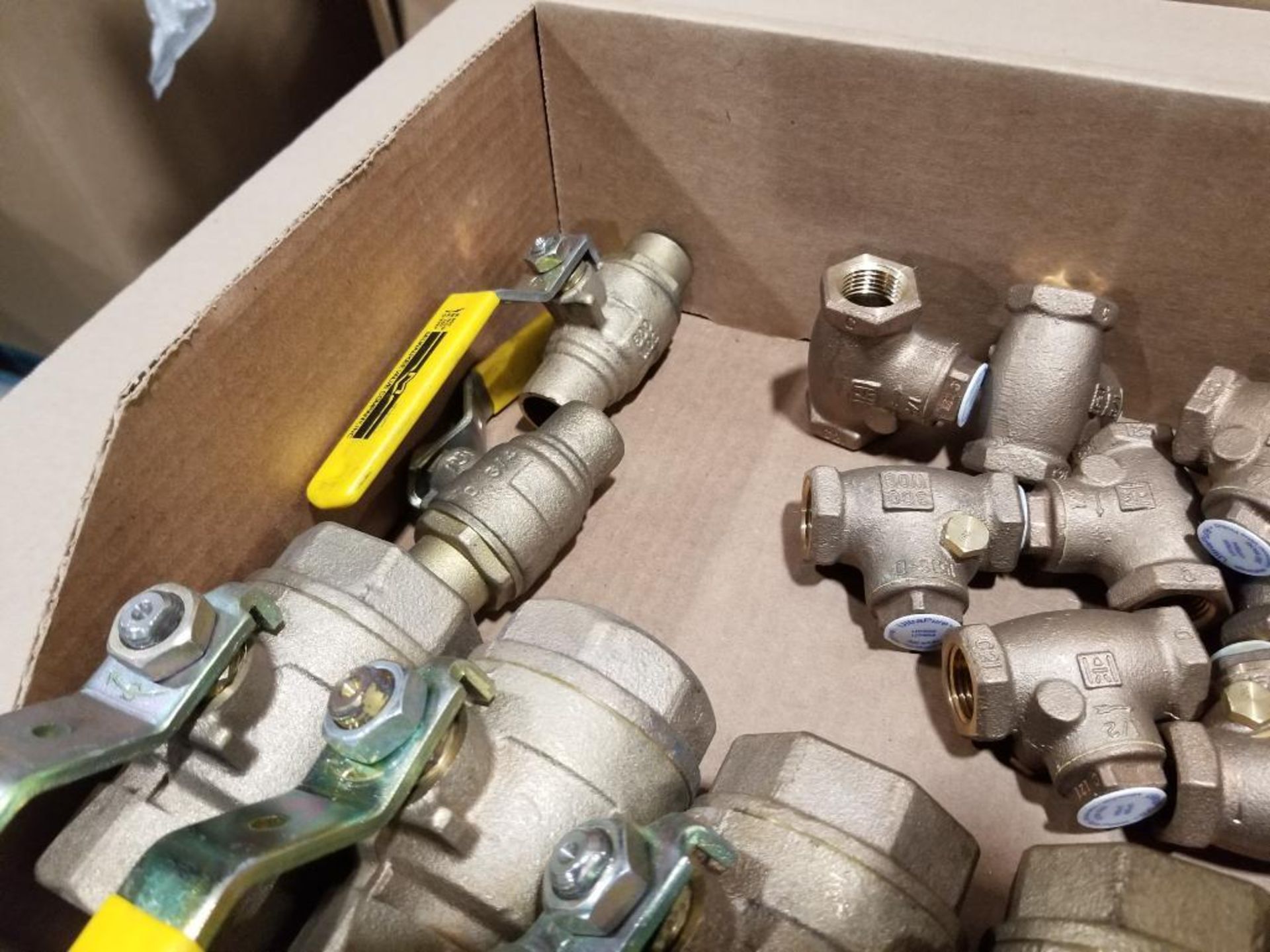 Large qty of brass valves. - Image 9 of 11