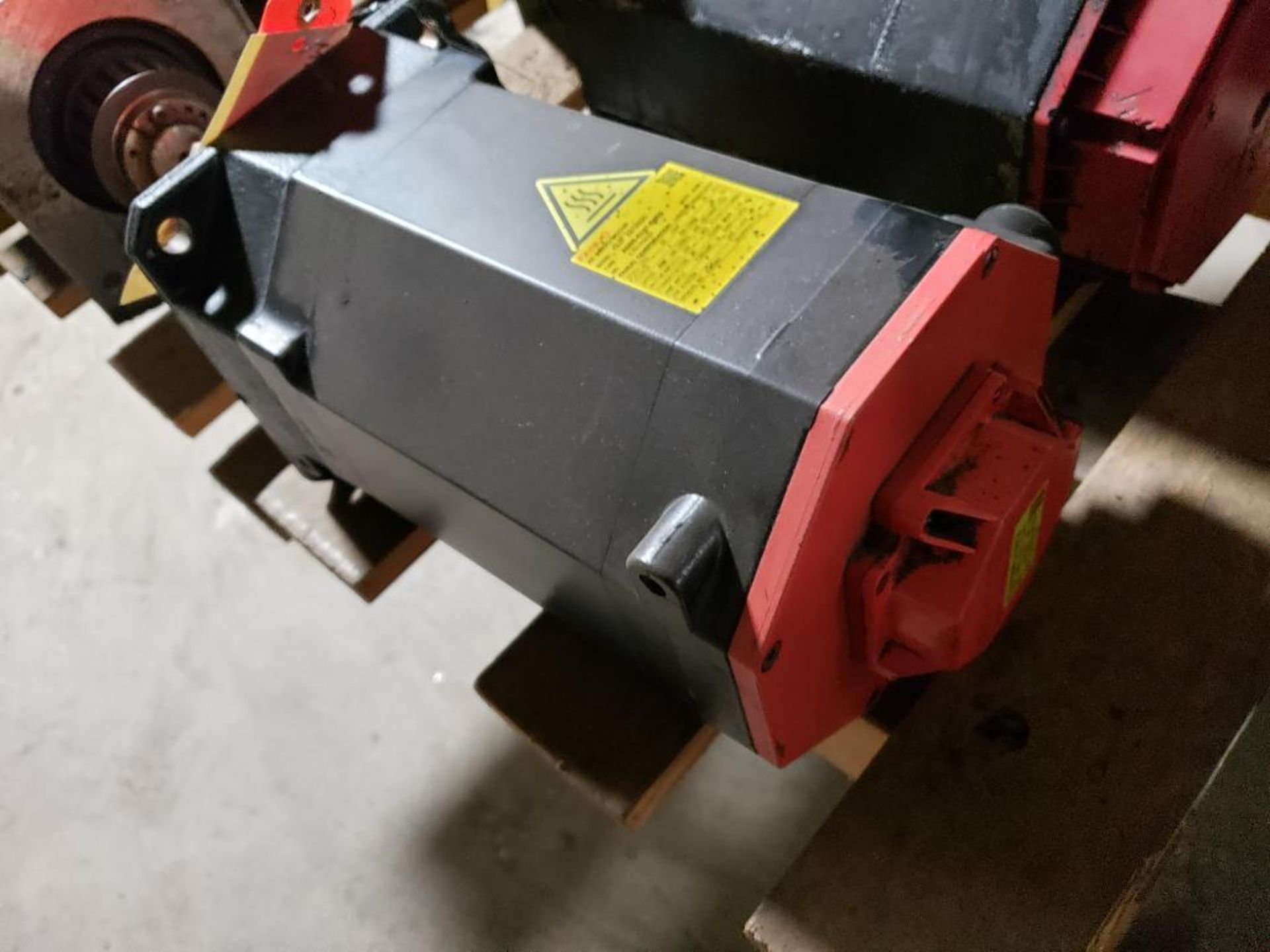 Fanuc AC servo motor. Part number A06B-0247-B605. - Image 3 of 3