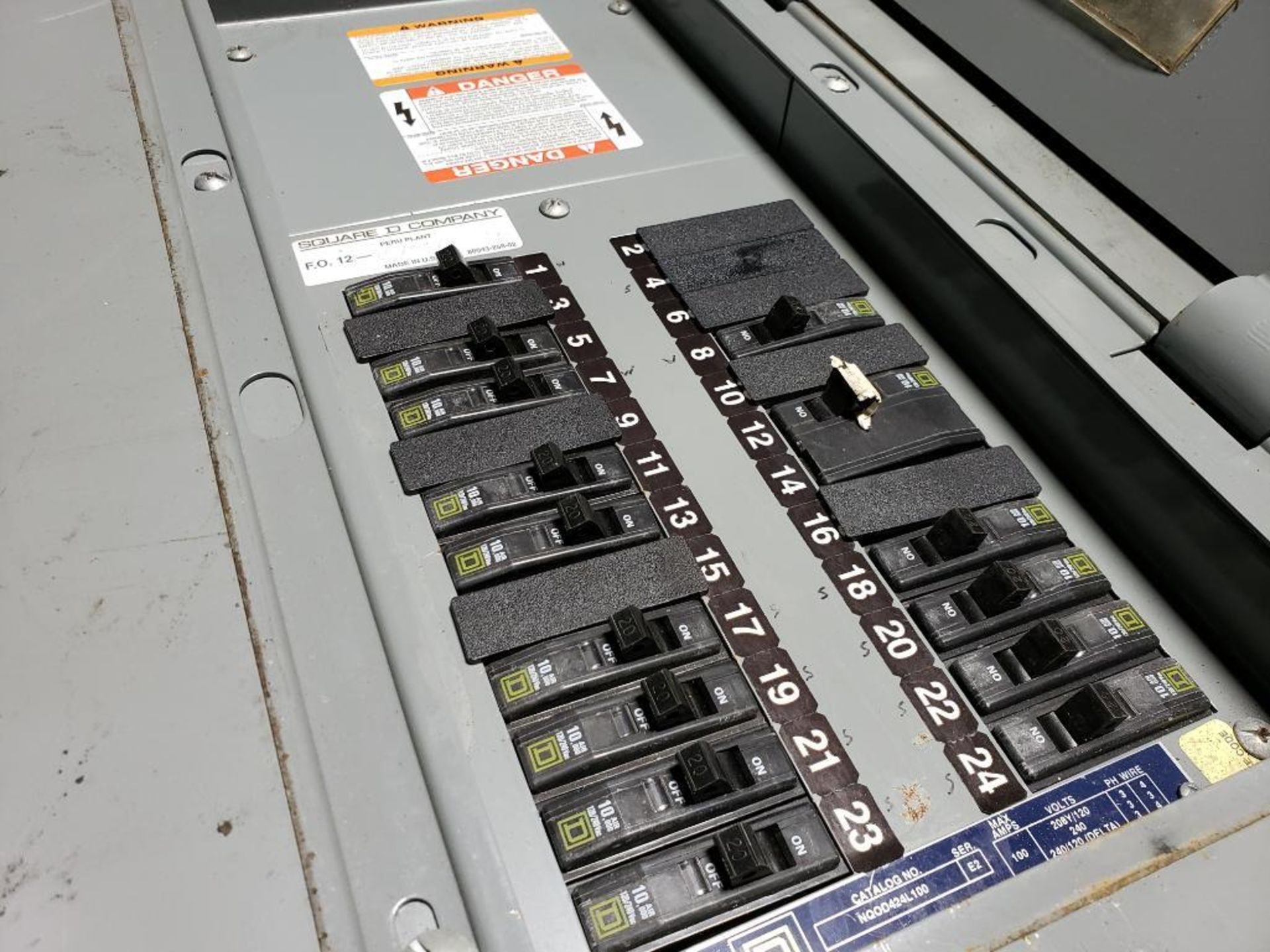100amp Square D breaker box. Catalog NQOD424L100. With breakers. - Image 6 of 6