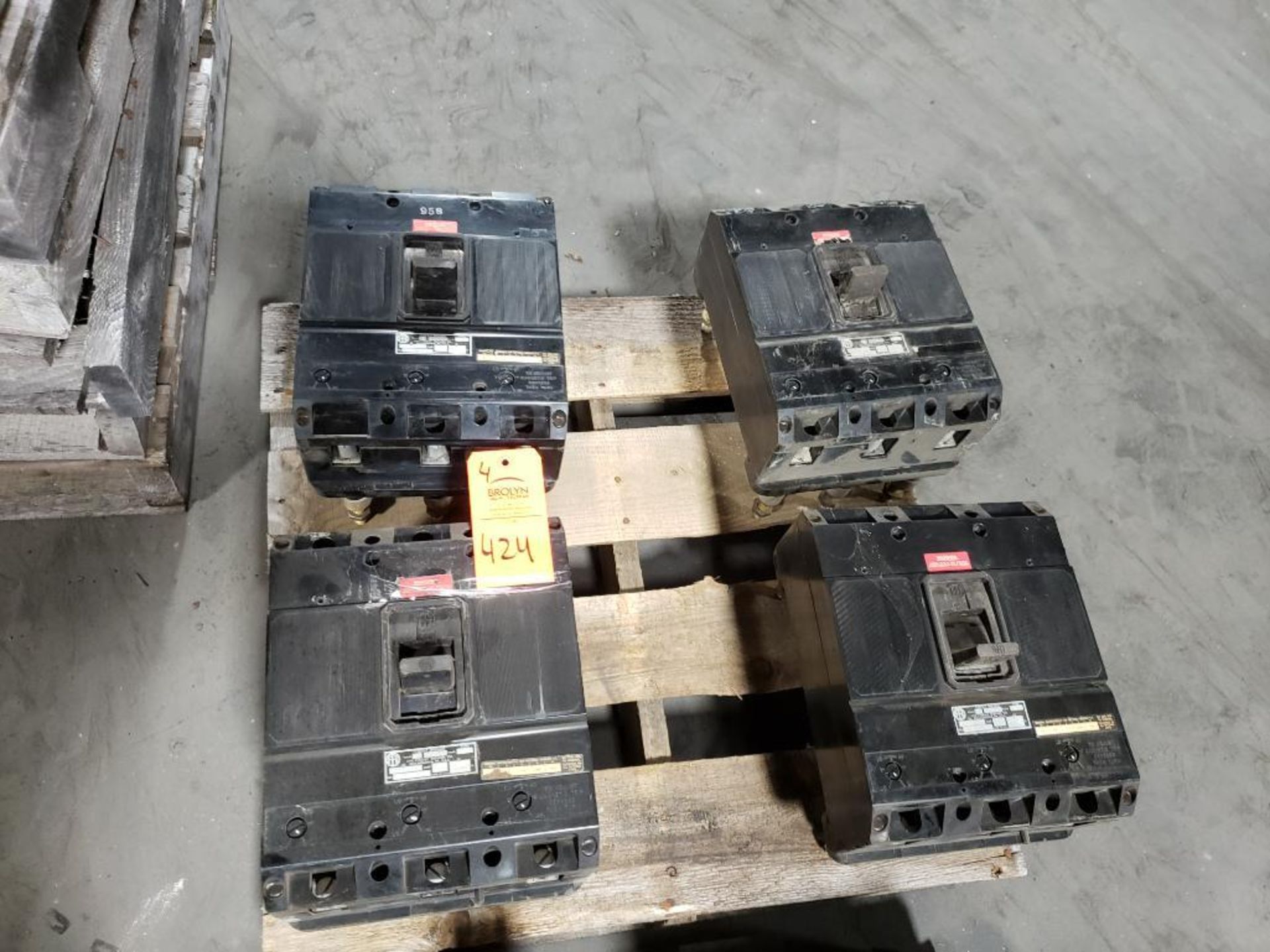 Qty 4 - ITE 3 pole J frame type ET molded case breaker.