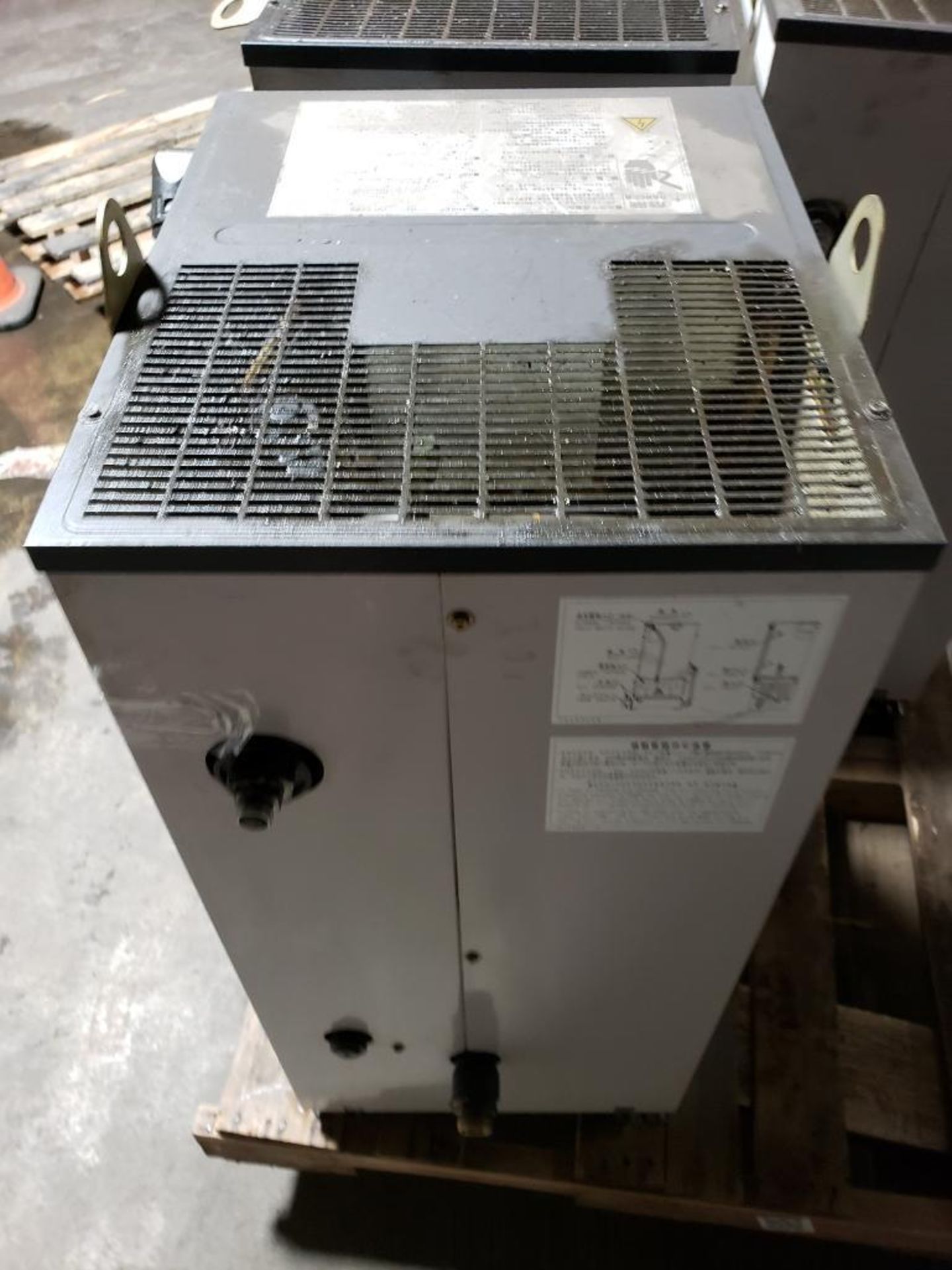Daikin oil cooling unit. Model AKZ328-D184A-N01. - Image 3 of 3