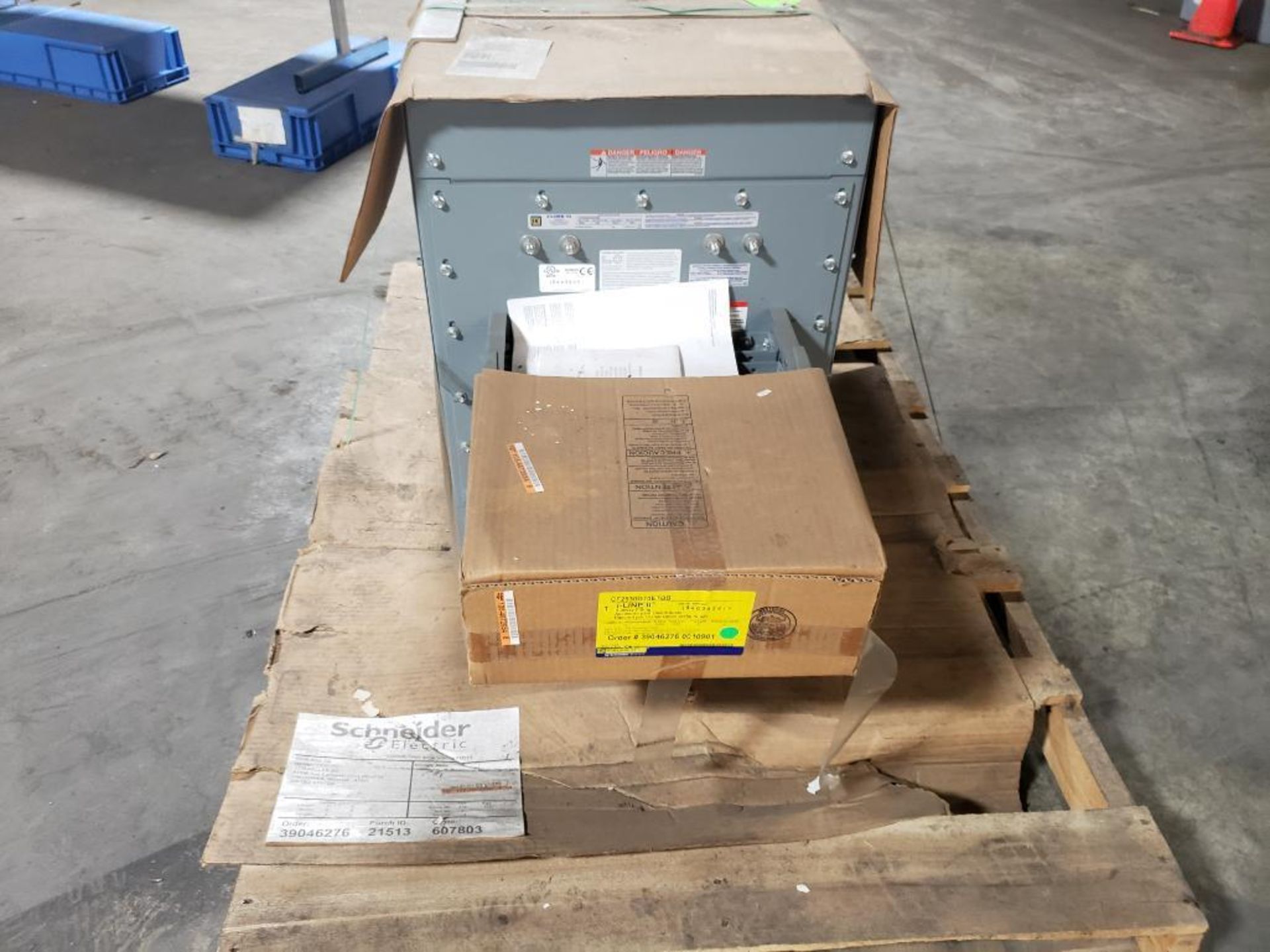 3000 amp Square D I-line II busway plug in. New on pallet. - Image 5 of 10