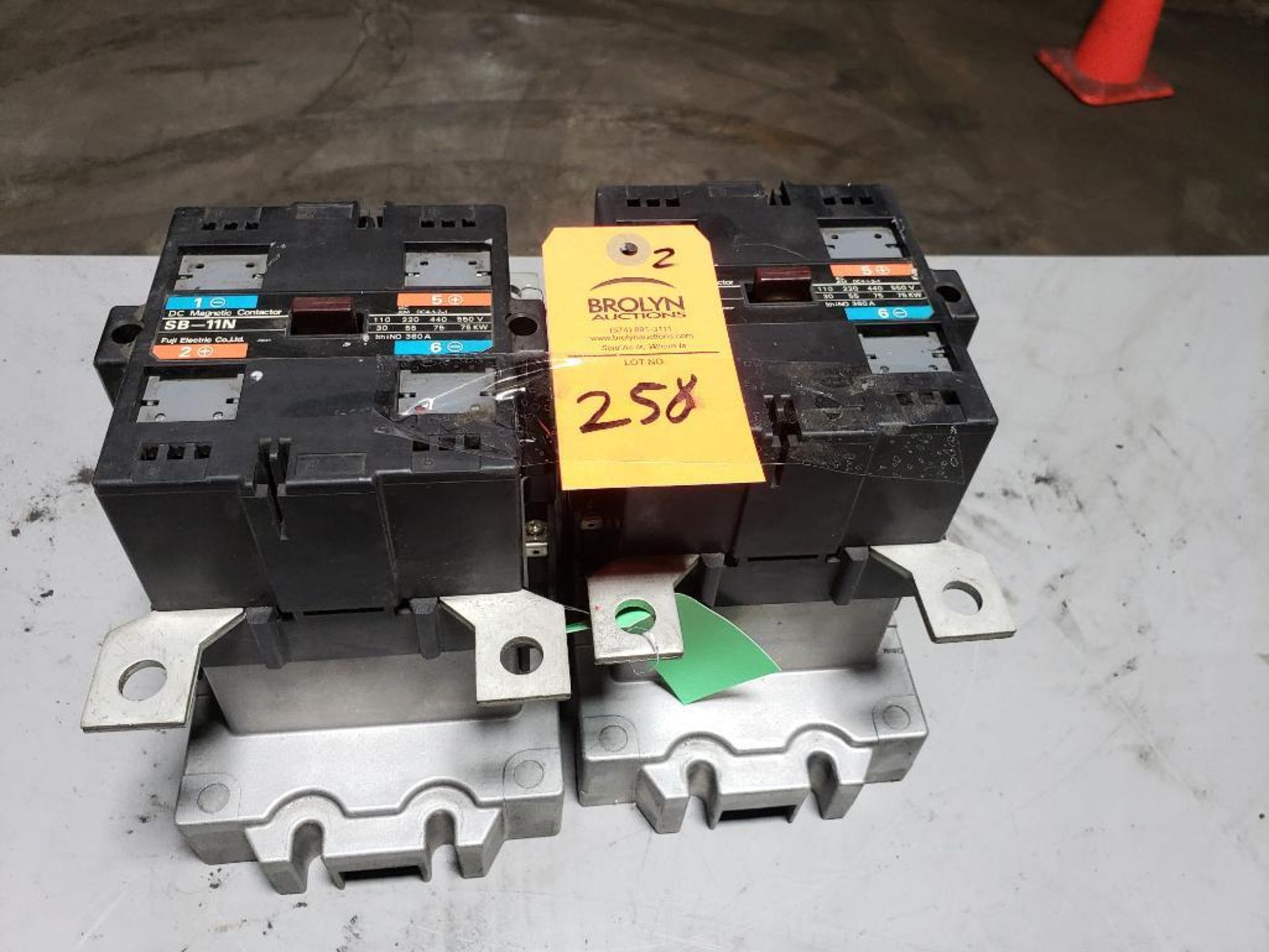 Qty 2 - Fuji contactor. Part number SB-11N. - Image 4 of 4