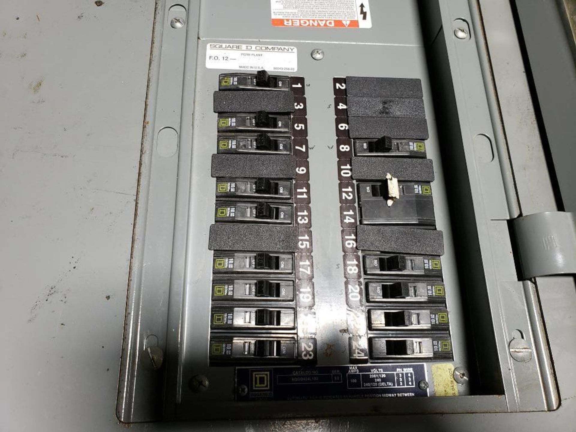 100amp Square D breaker box. Catalog NQOD424L100. With breakers. - Image 4 of 6
