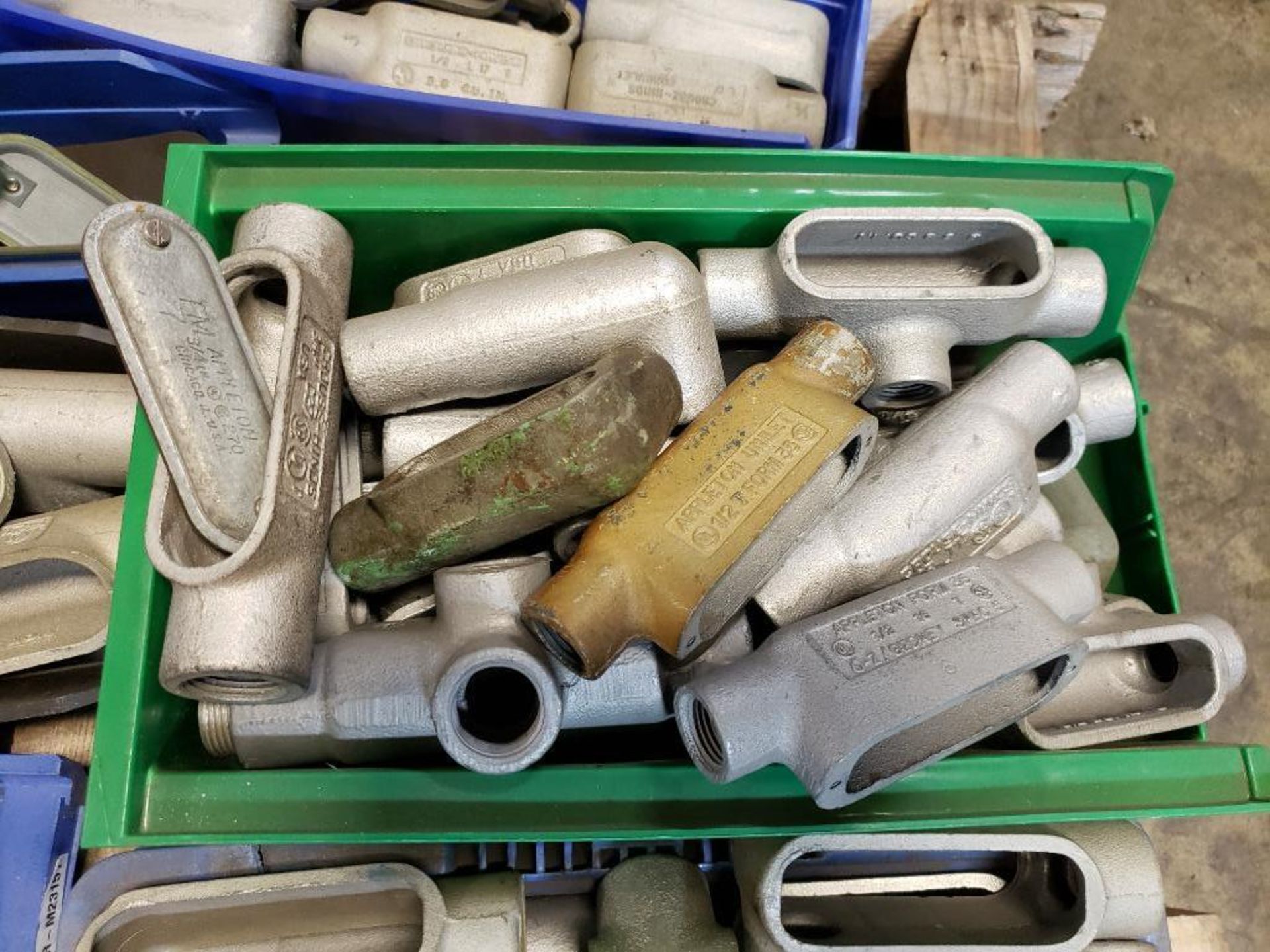 Pallet large assortment of electrical fittings and hardware. - Image 4 of 10