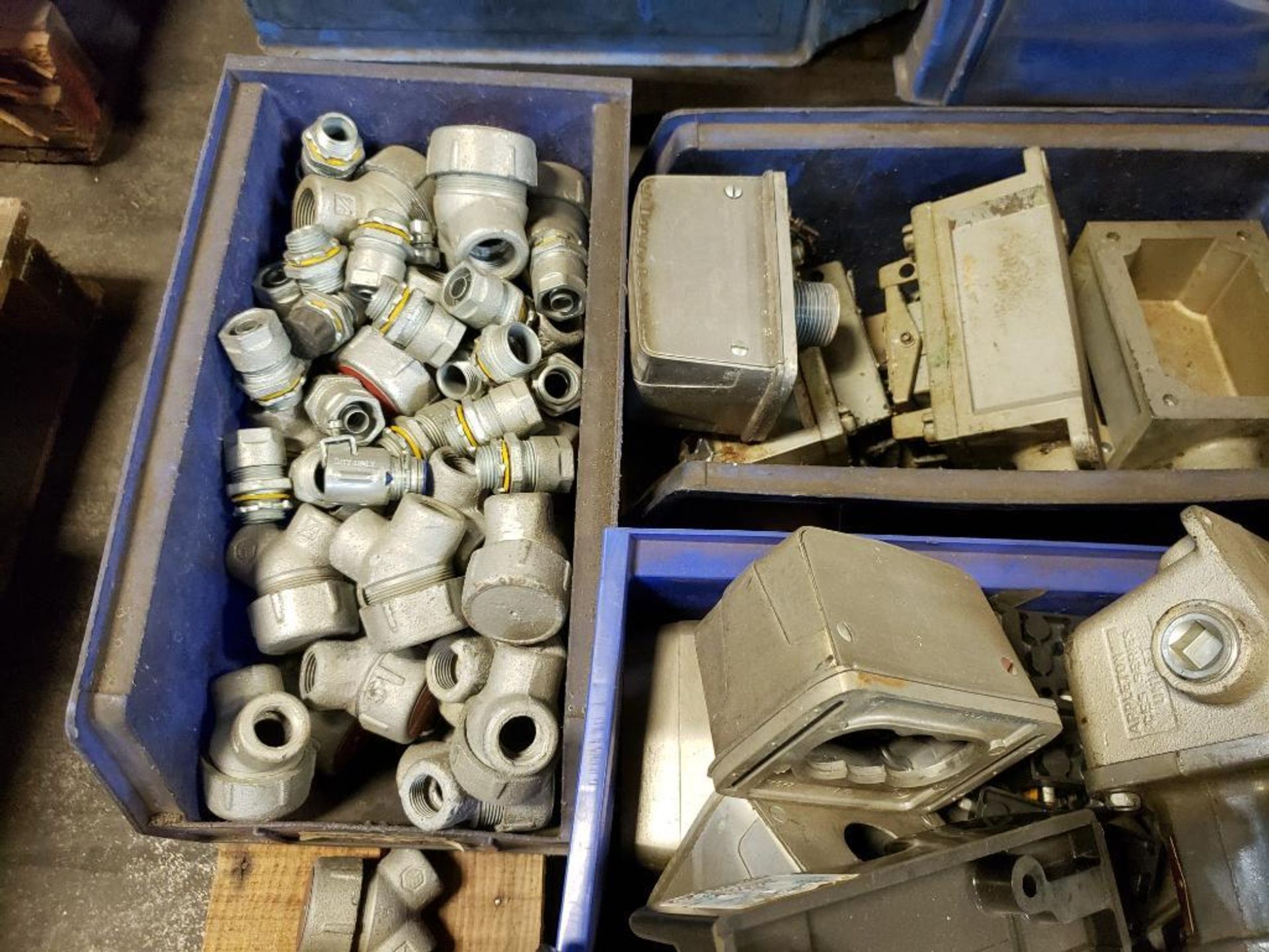Pallet large assortment of electrical fittings and hardware. - Image 5 of 9