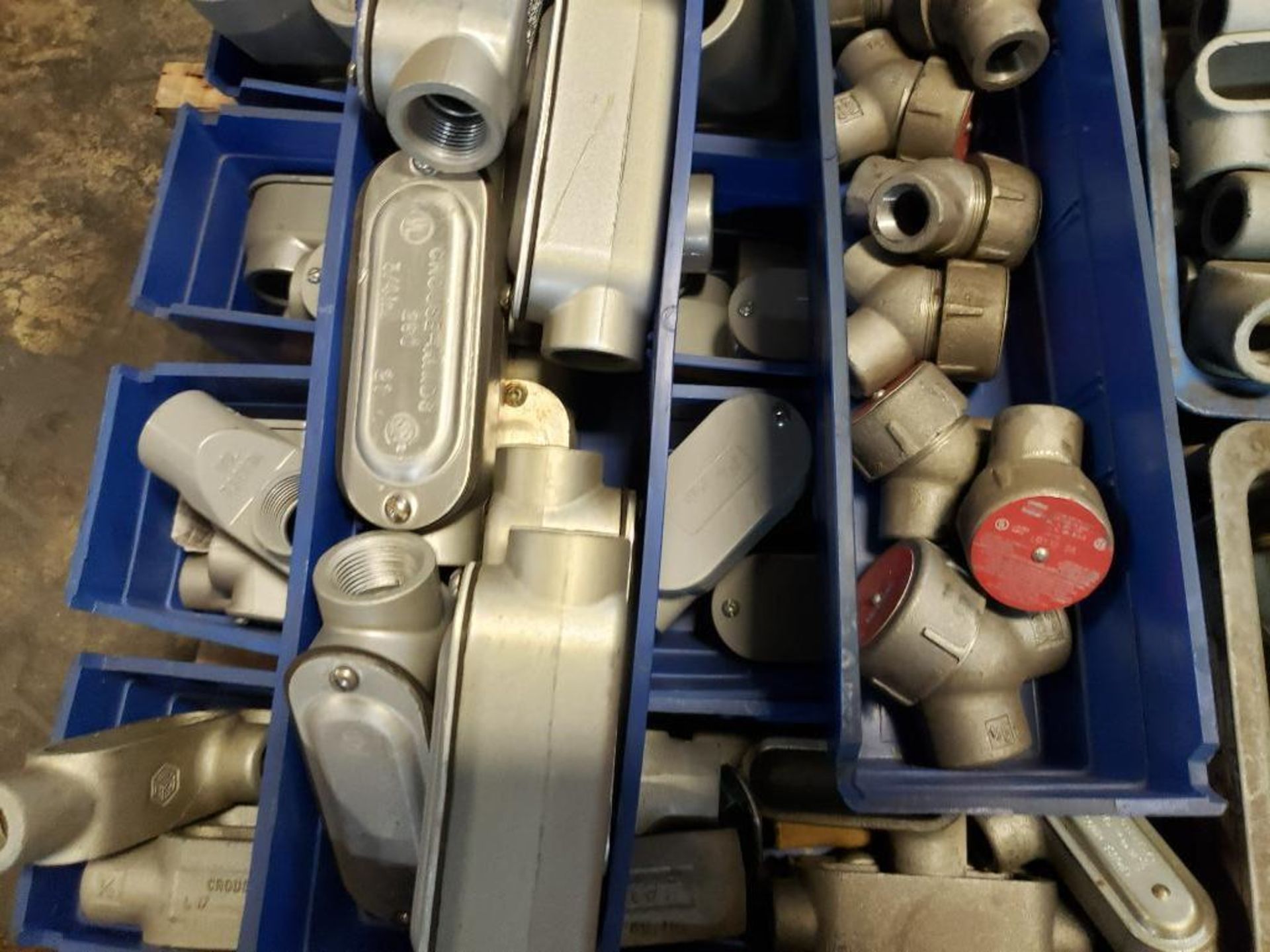 Pallet large assortment of electrical fittings and hardware. - Image 8 of 10