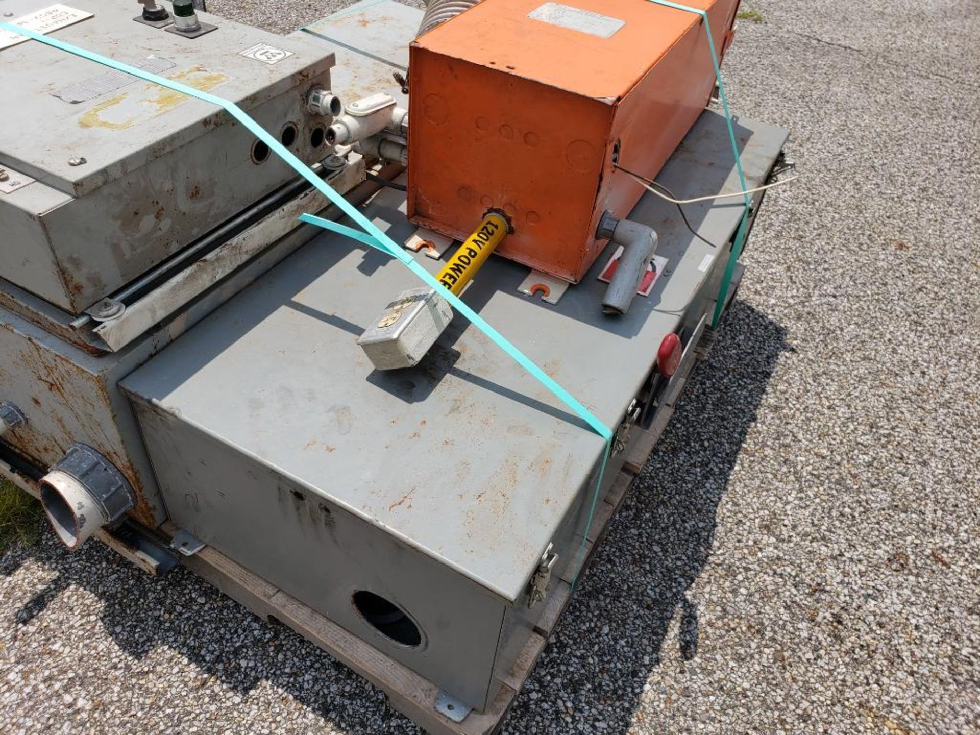 Assorted electrical power supply, safety switch and shut off boxes. - Image 4 of 8