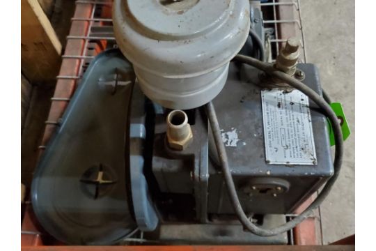 Welch Duo-Seal vacuum pump. Model 1402. - Image 8 of 8