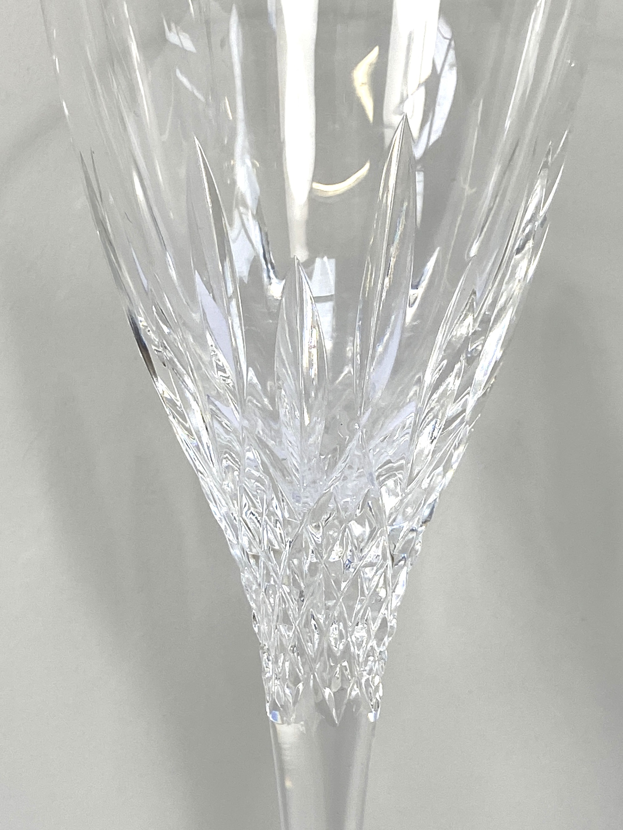 A set of modern table wine goblets, in three sizes, with fluted decoration (16) - Image 5 of 5