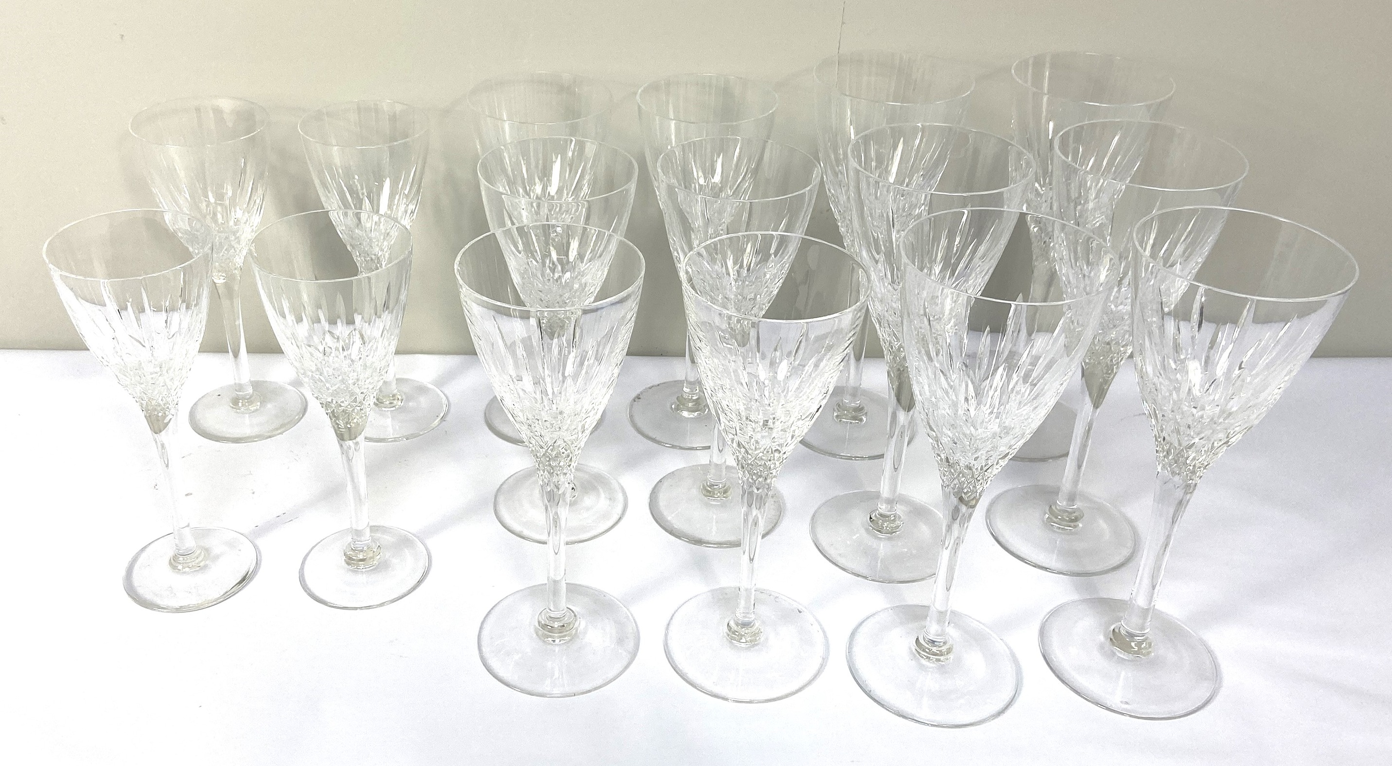 A set of modern table wine goblets, in three sizes, with fluted decoration (16) - Image 2 of 5