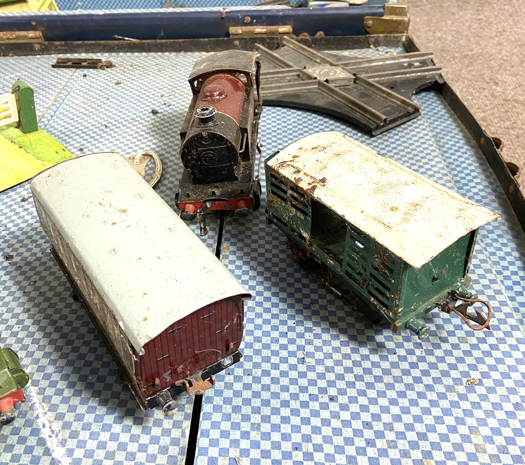 A collection of vintage model Horby type tin plate railway and assorted engines, carriages, track - Image 8 of 10