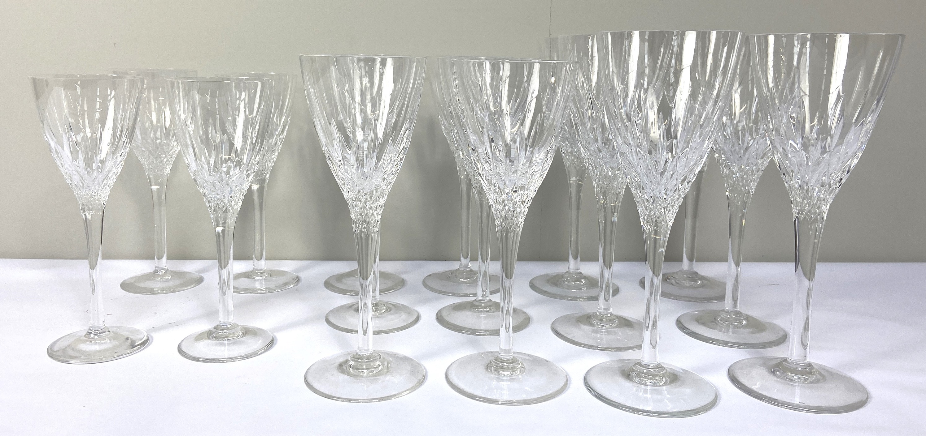 A set of modern table wine goblets, in three sizes, with fluted decoration (16)