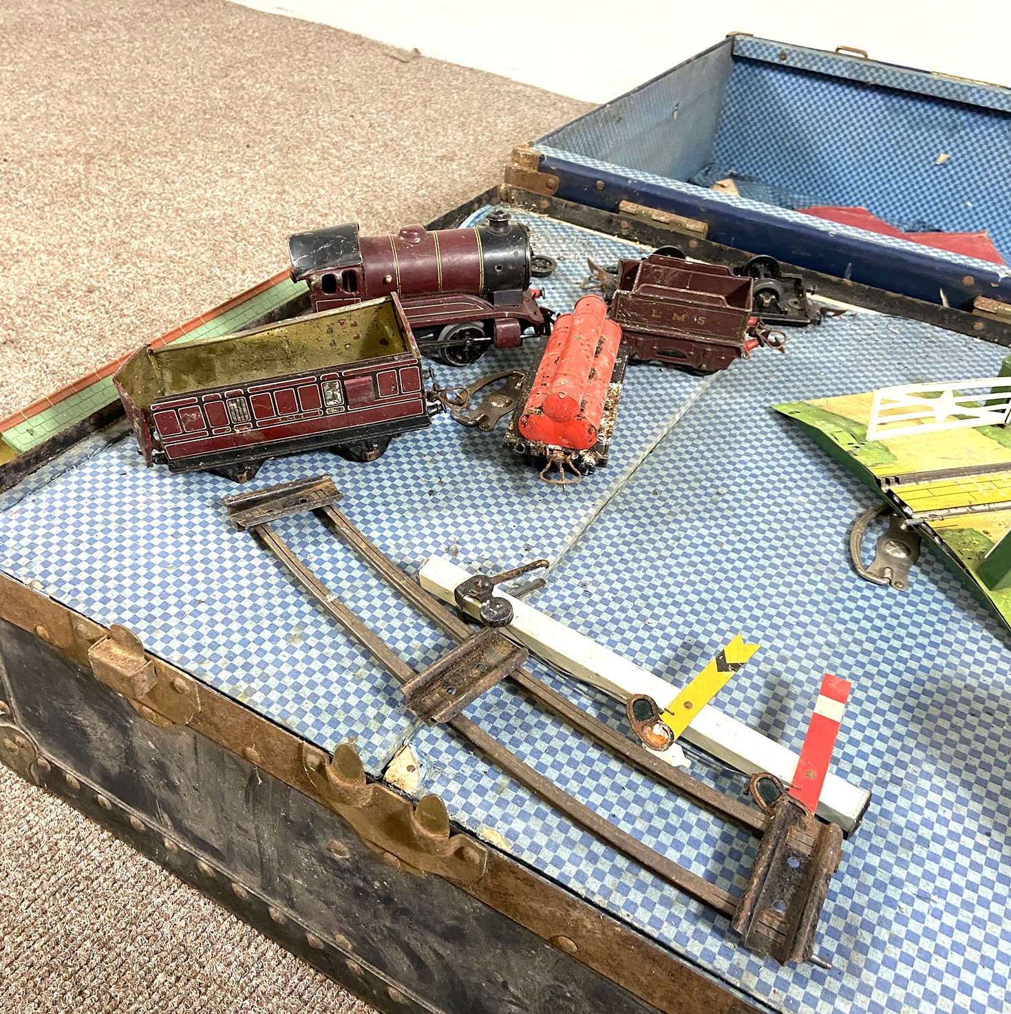 A collection of vintage model Horby type tin plate railway and assorted engines, carriages, track - Image 6 of 10