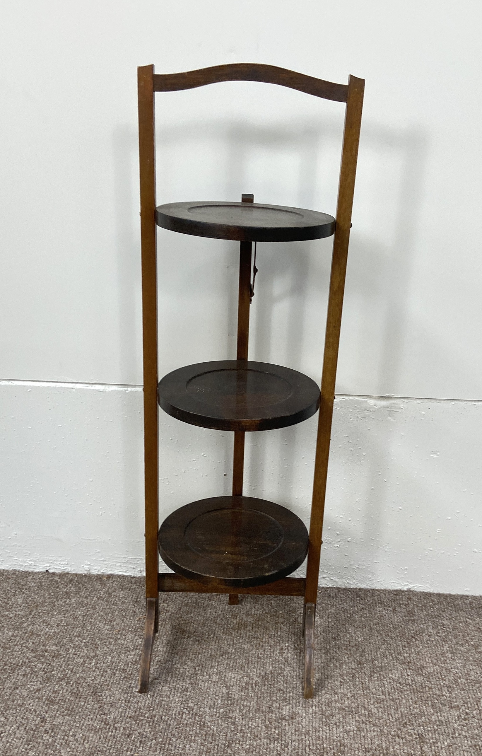 A vintage white painted wrought iron towel rail; a painted corner stand, a folding tray topped table - Image 2 of 12