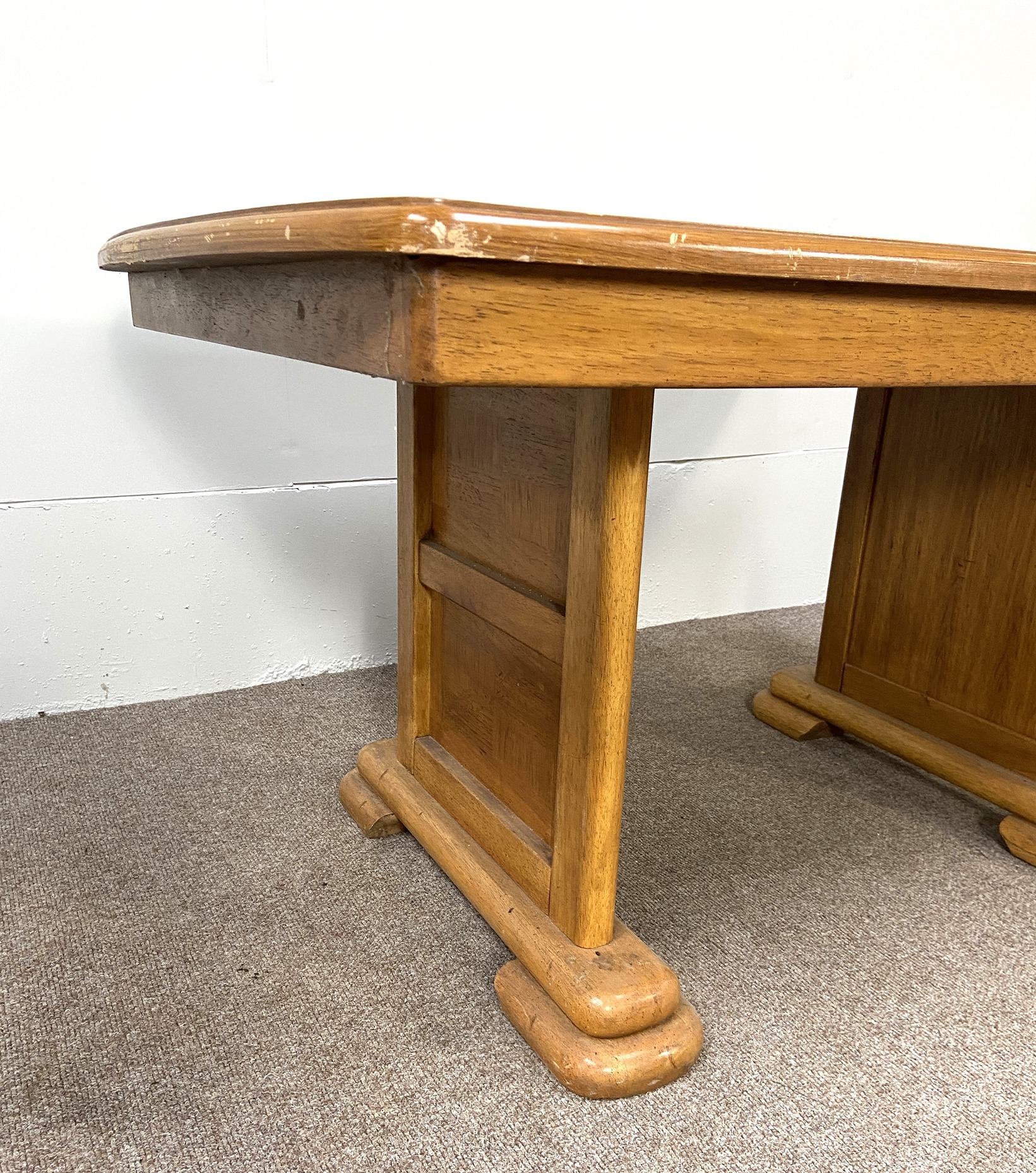 An Art Deco style extending dining table, with a single additional leaf, with 'chequered' top and - Image 3 of 10