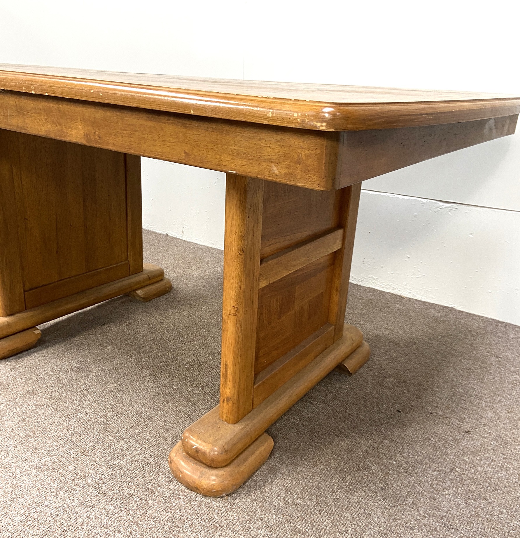 An Art Deco style extending dining table, with a single additional leaf, with 'chequered' top and - Image 9 of 10