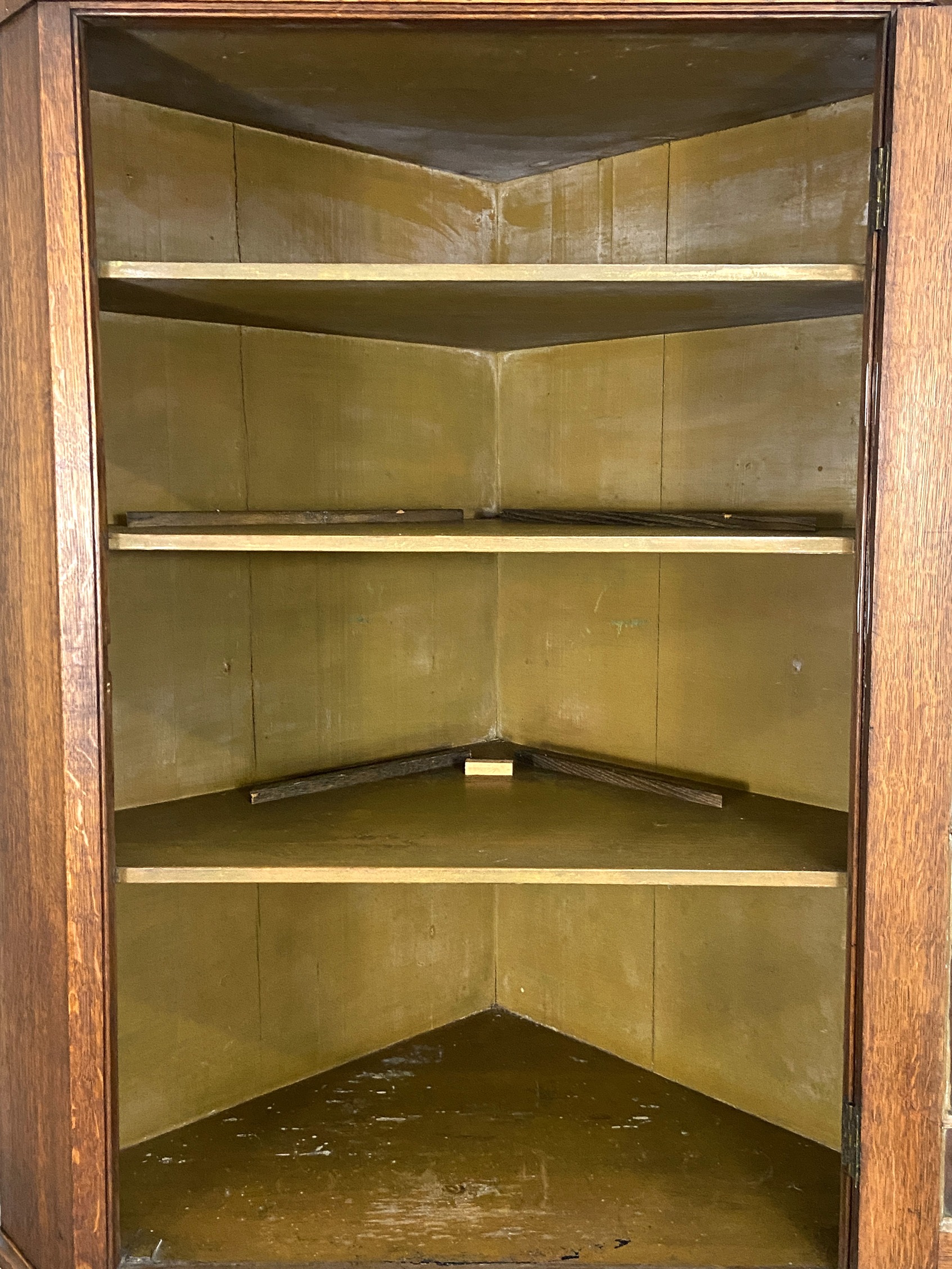 A large George III provincial oak floor standing corner cabinet, with canted sides, a single - Image 16 of 20