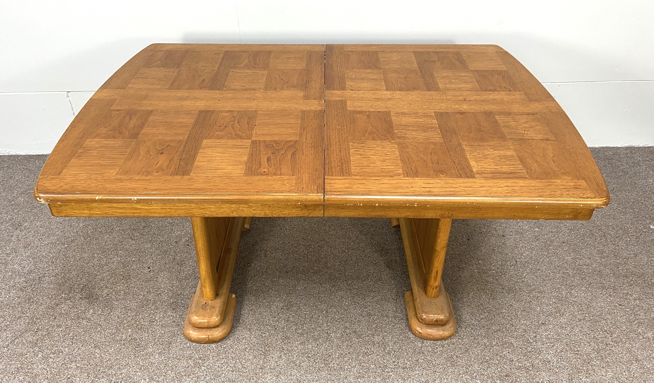 An Art Deco style extending dining table, with a single additional leaf, with 'chequered' top and - Image 6 of 10