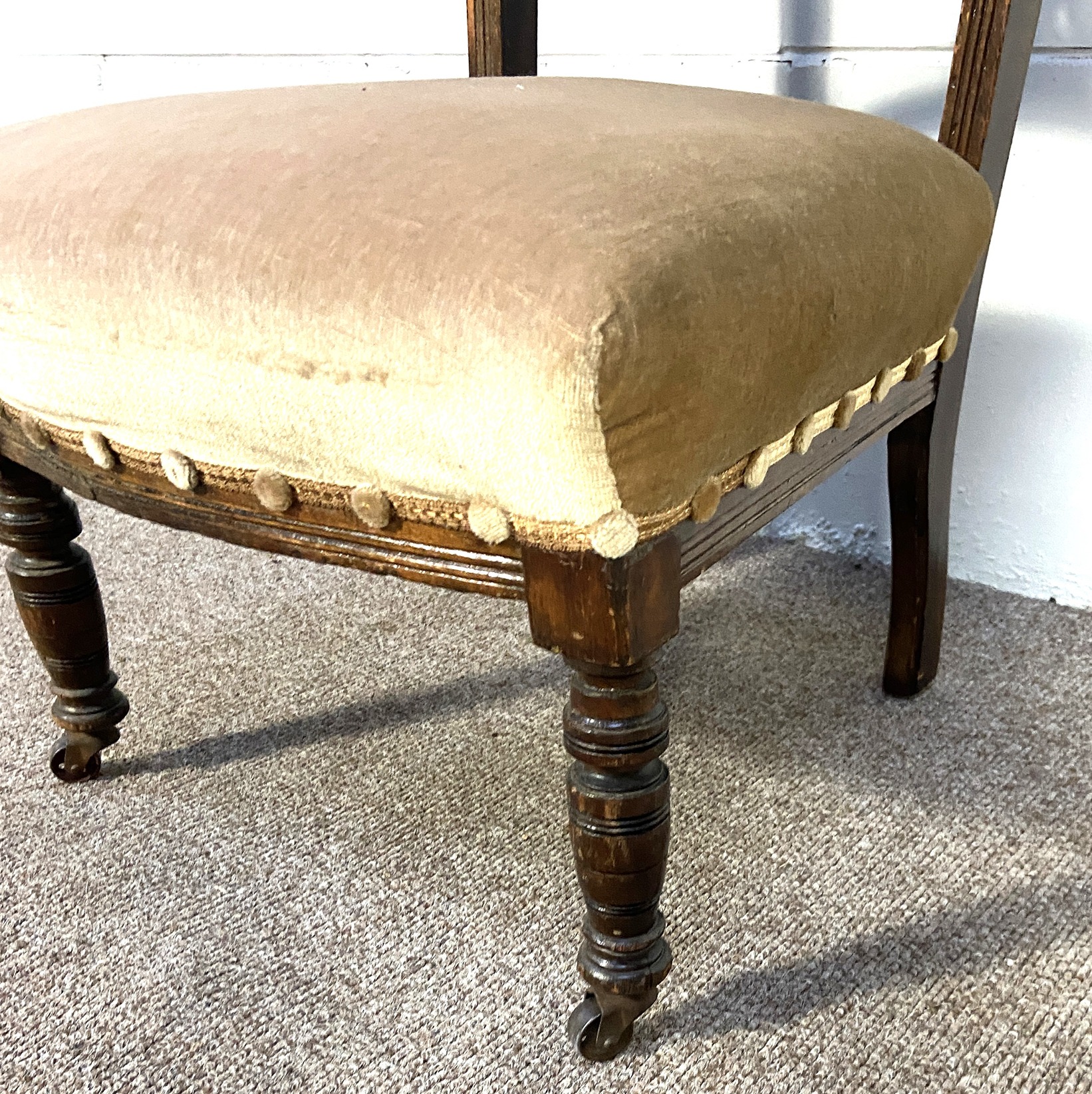 A pair of 19th century mahogany framed dining chairs, and a small salon chair with carved back (3) - Image 11 of 12