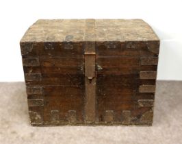 A large oak 19th century silver chest, with banded sides and baize lined interior. (Would make a