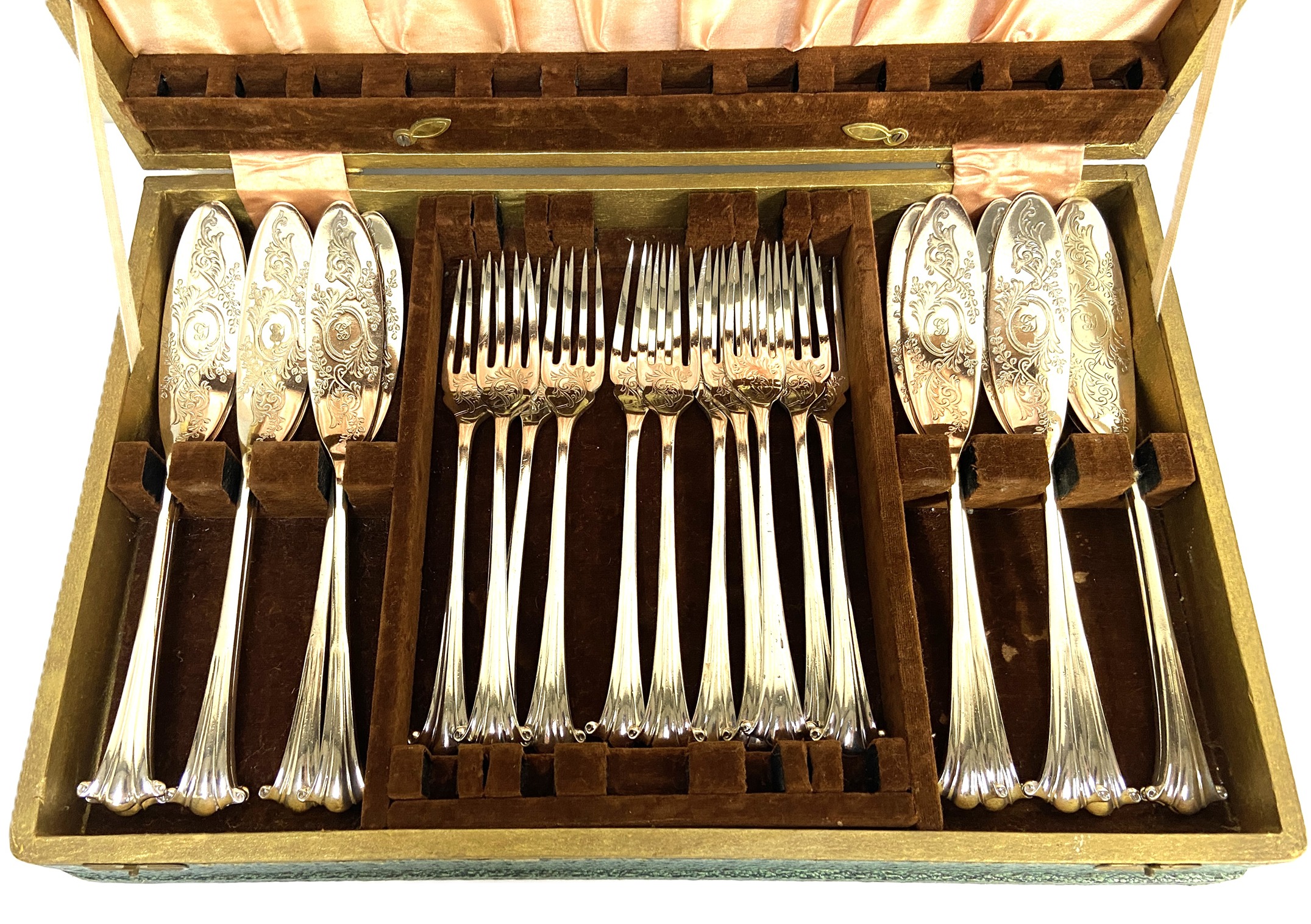 Assorted silver plate, including a Georgian style tea kettle on stand, a pair of table decorations - Image 9 of 11