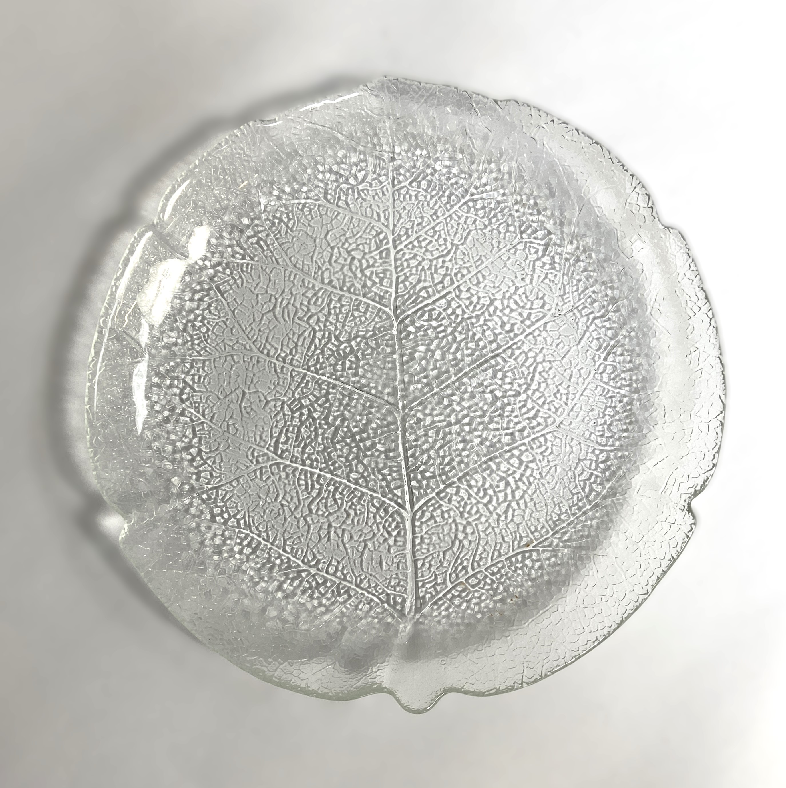 Assorted clear glass table ware, including various pressed glass bowls and dishes (a lot) - Image 8 of 10