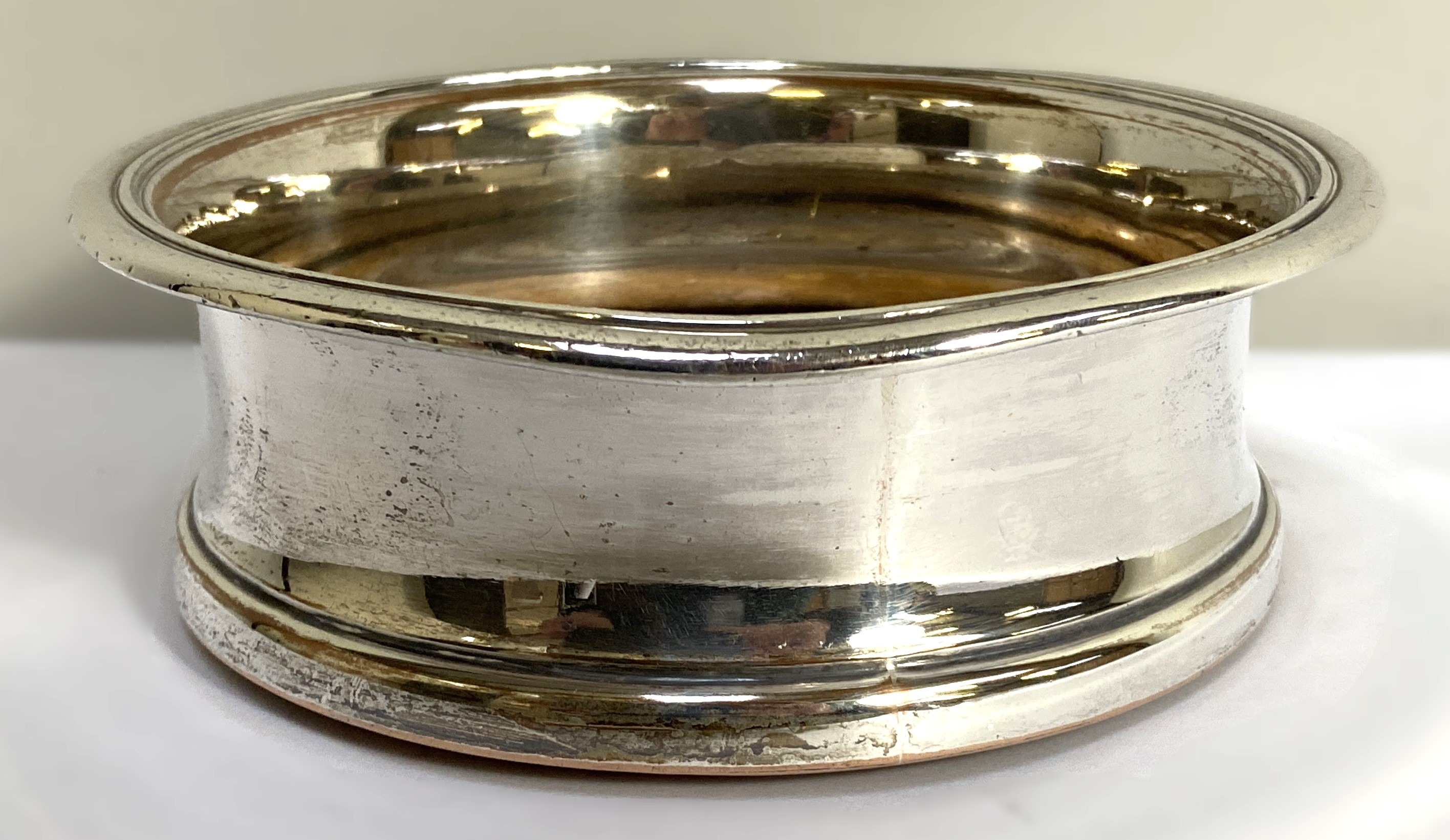 Assorted silver plate, including a Georgian style tea kettle on stand, a pair of table decorations - Image 11 of 11