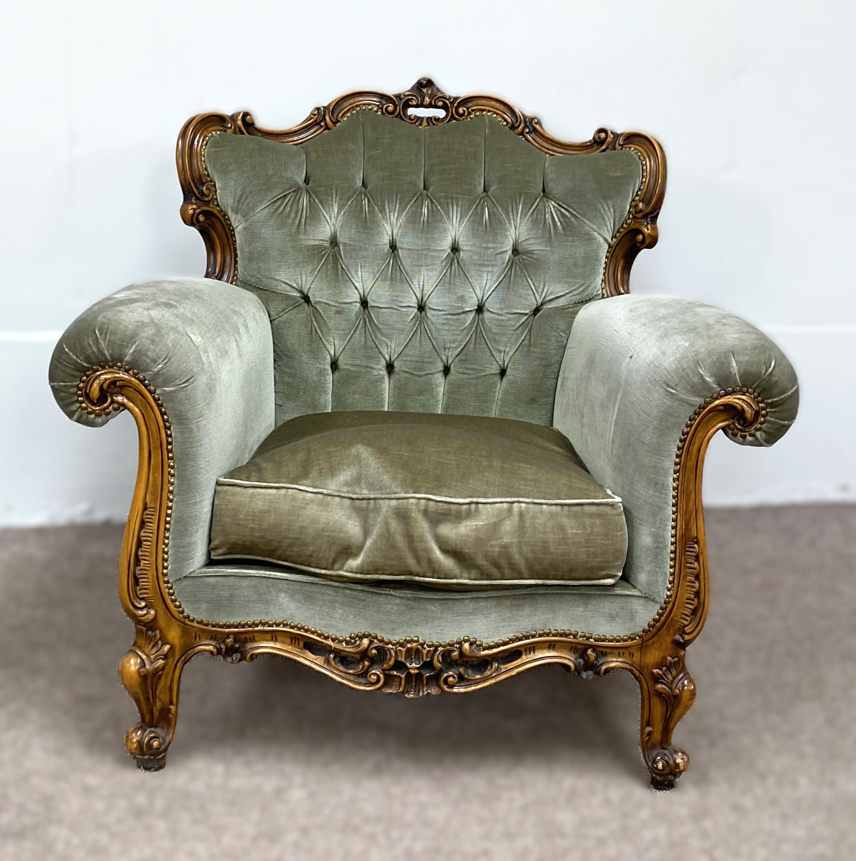 A Victorian style three piece Parlour suite, comprising a three seat settee, with turned and - Image 7 of 7