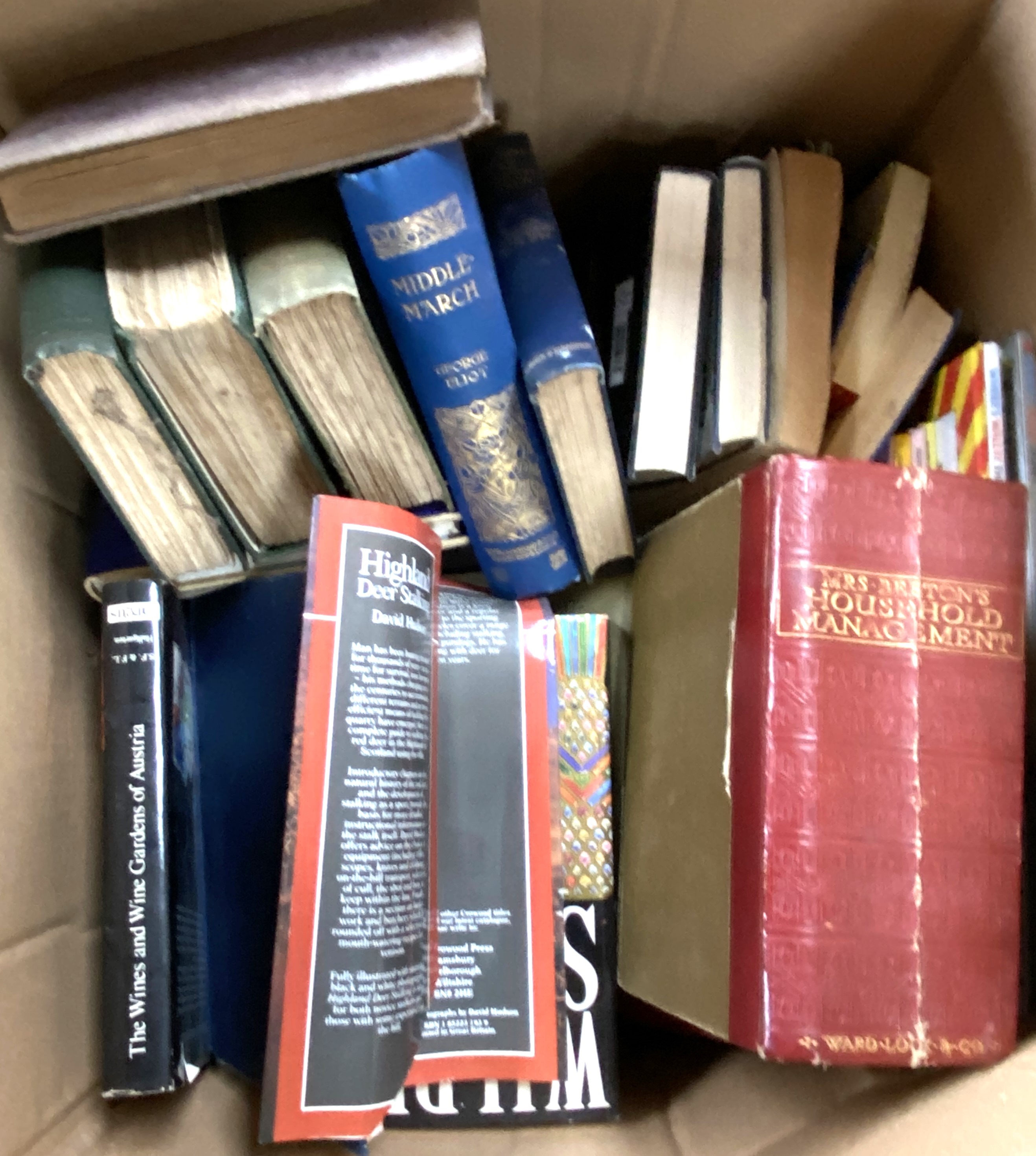 Three boxes of books, including assorted vintage travel books, assorted novels and reference - Image 3 of 18