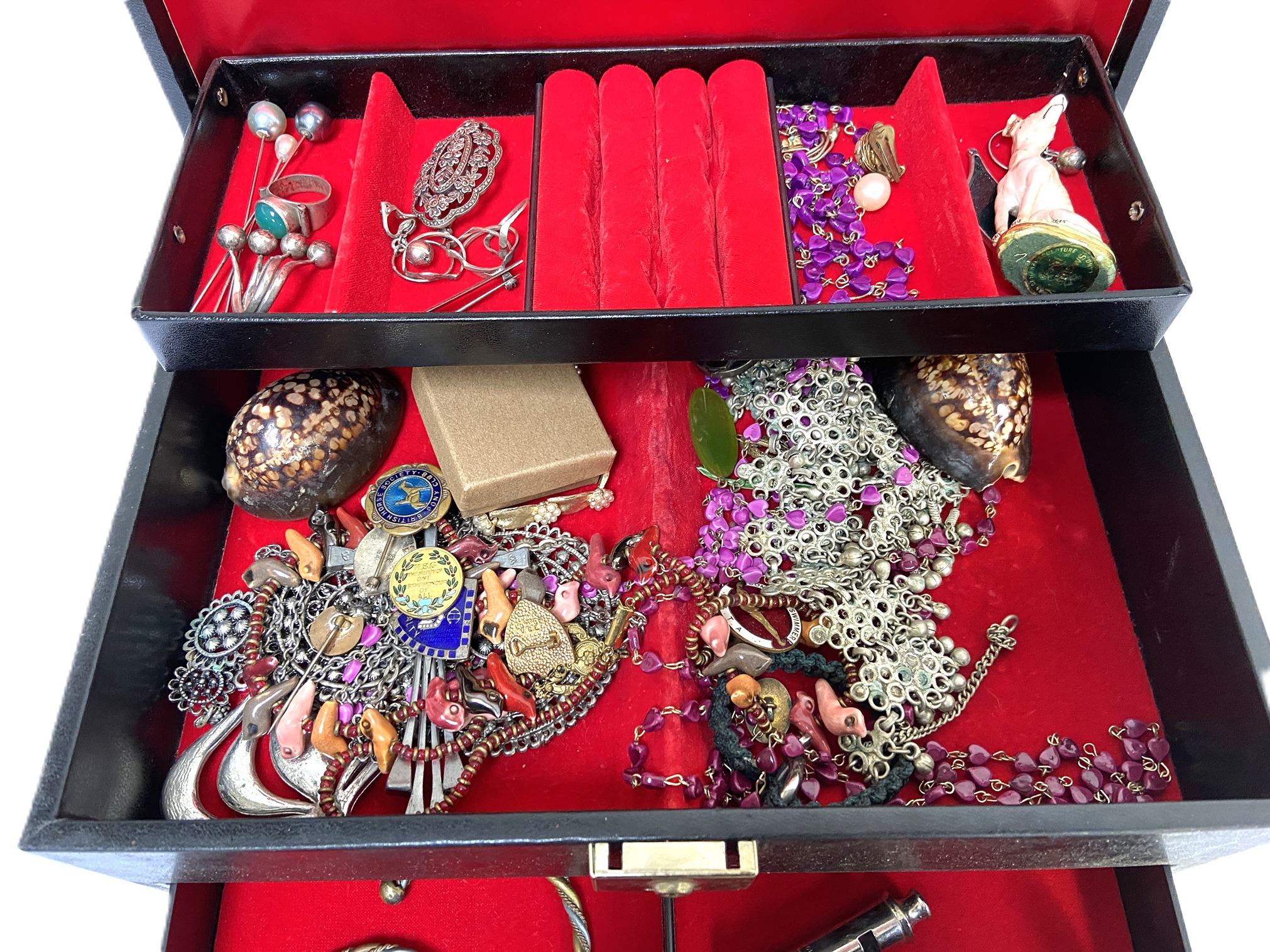 Assorted costume jewellery, including various necklaces, hat pins, pendants and related, in a - Image 4 of 10