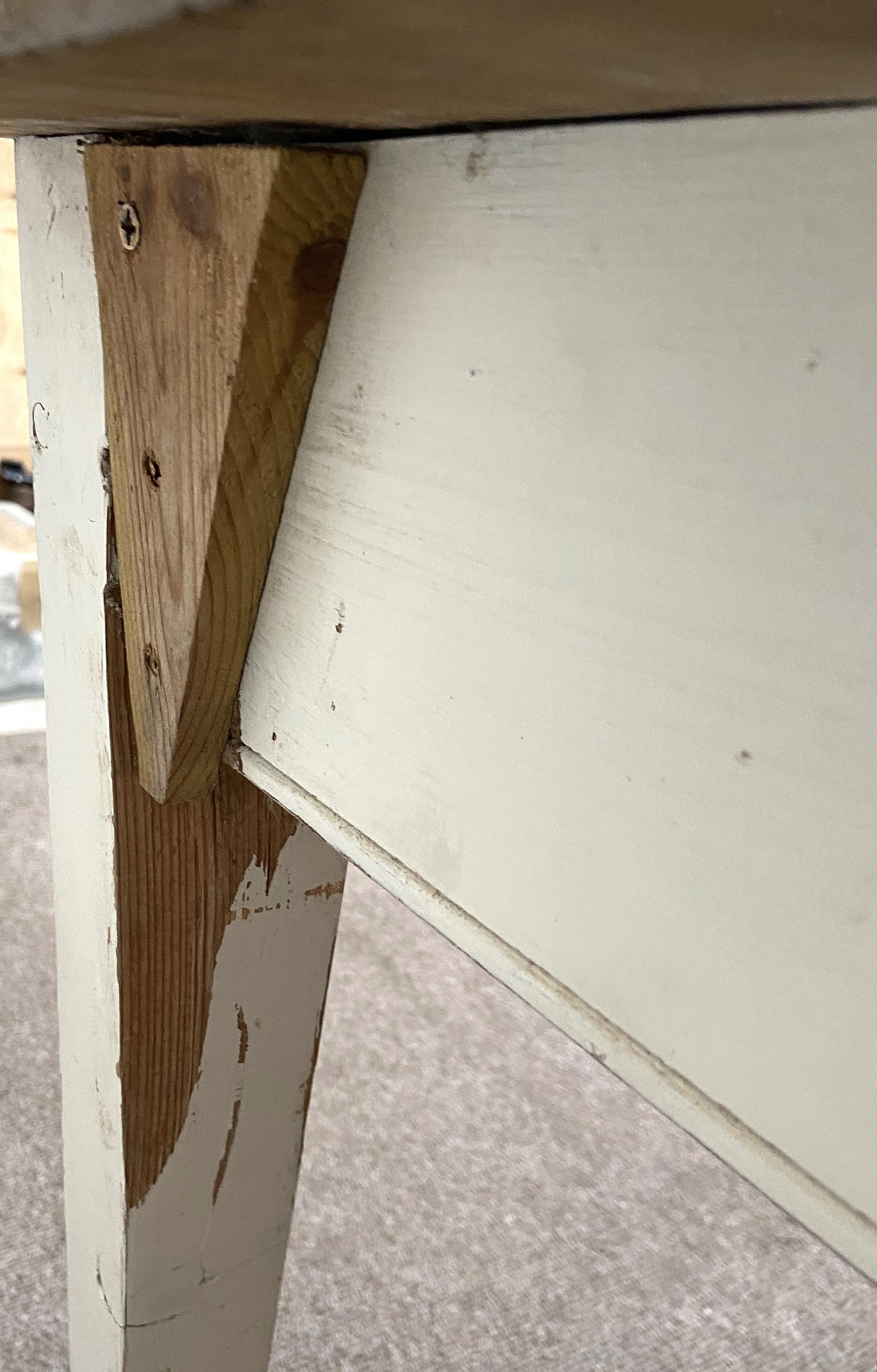 A large vintage stripped pine and white painted kitchen table, with rectangular top and four tapered - Image 5 of 5