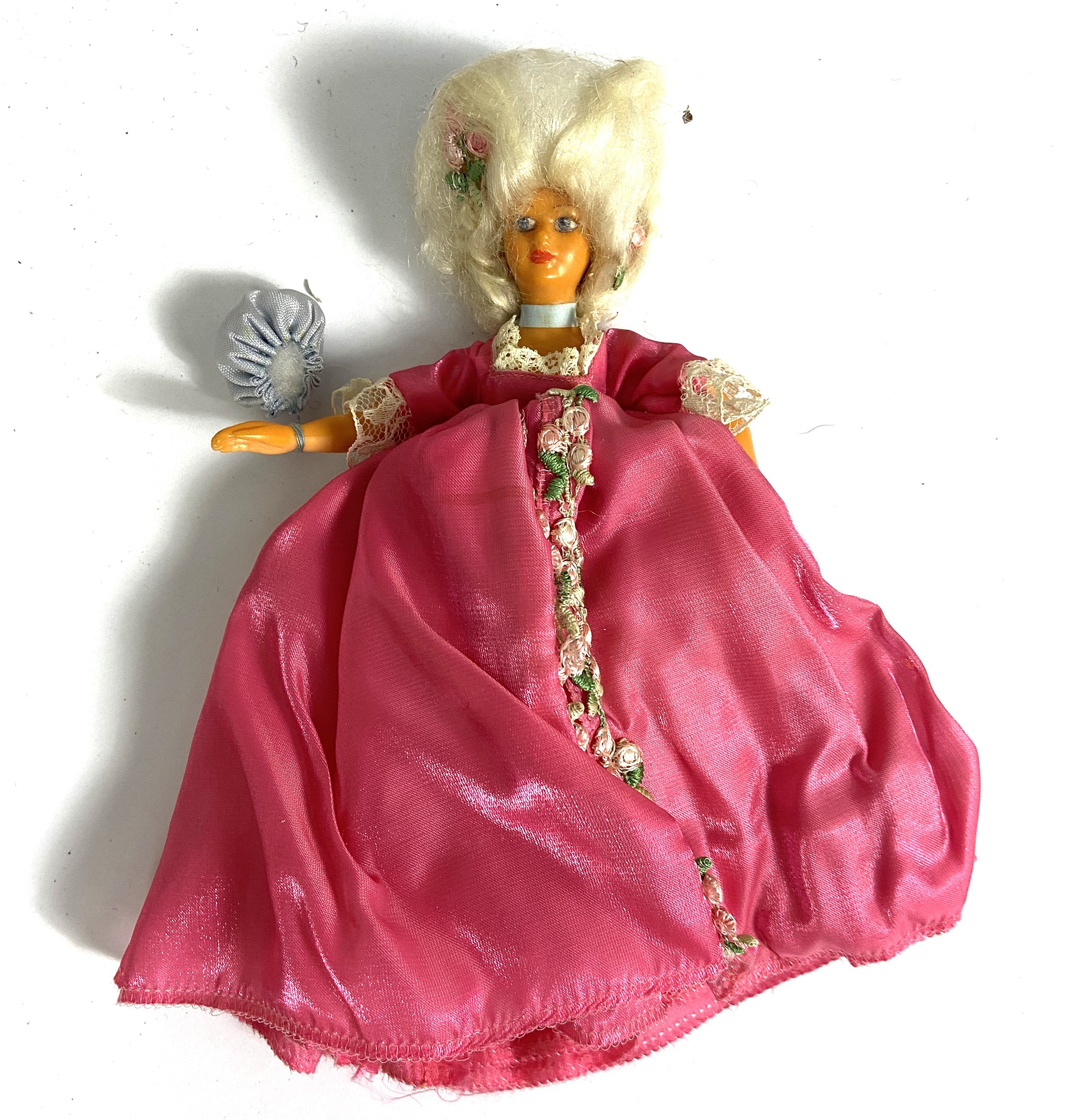 Collection of assorted small collector’s dolls, including bridal figures and similar (a lot) - Image 4 of 11