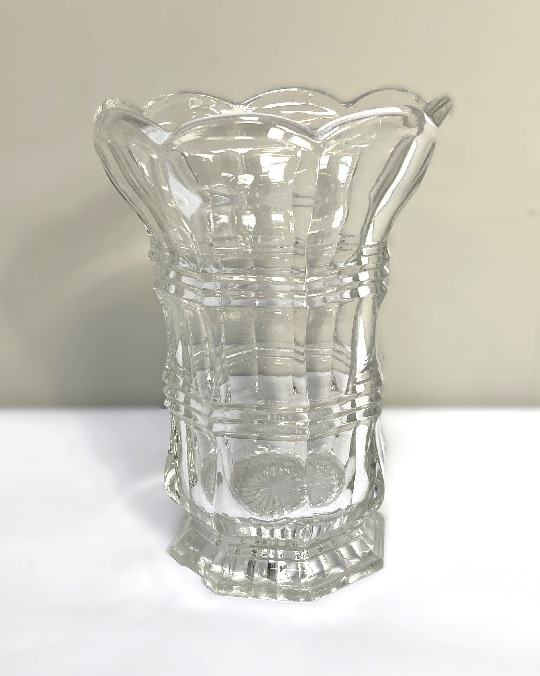 Assorted clear glass table ware, including various pressed glass bowls and dishes (a lot) - Image 10 of 10