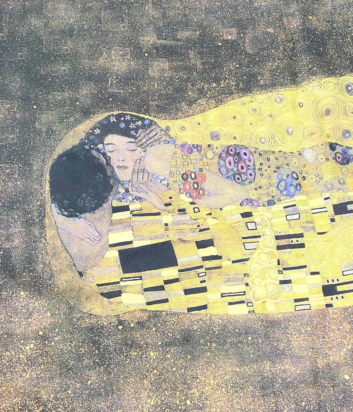 A large decorative screen, printed after Gustav Klimt, The Kiss; also a modern eight light nickel - Bild 2 aus 8