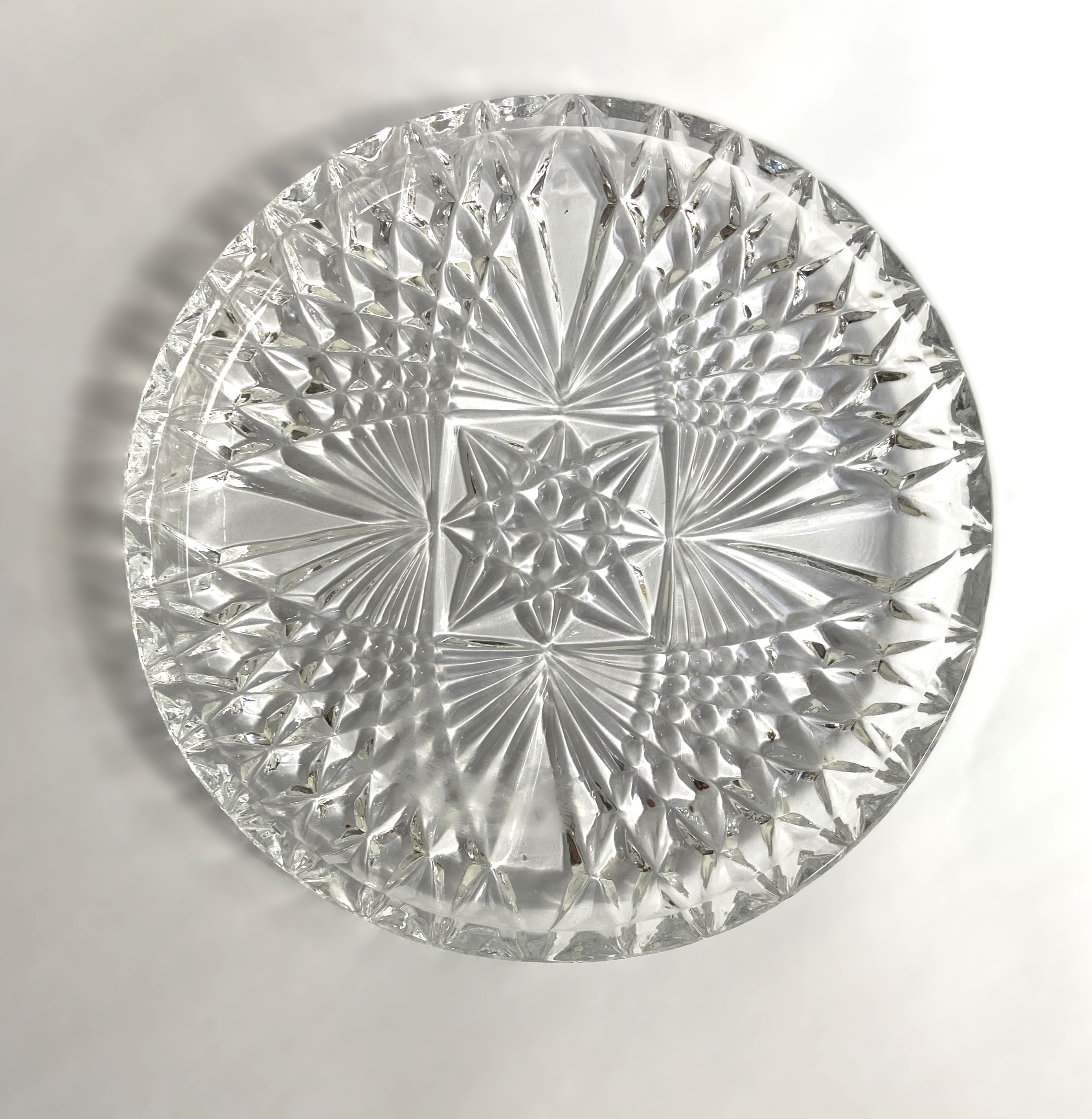 Assorted clear glass table ware, including various pressed glass bowls and dishes (a lot) - Image 7 of 10